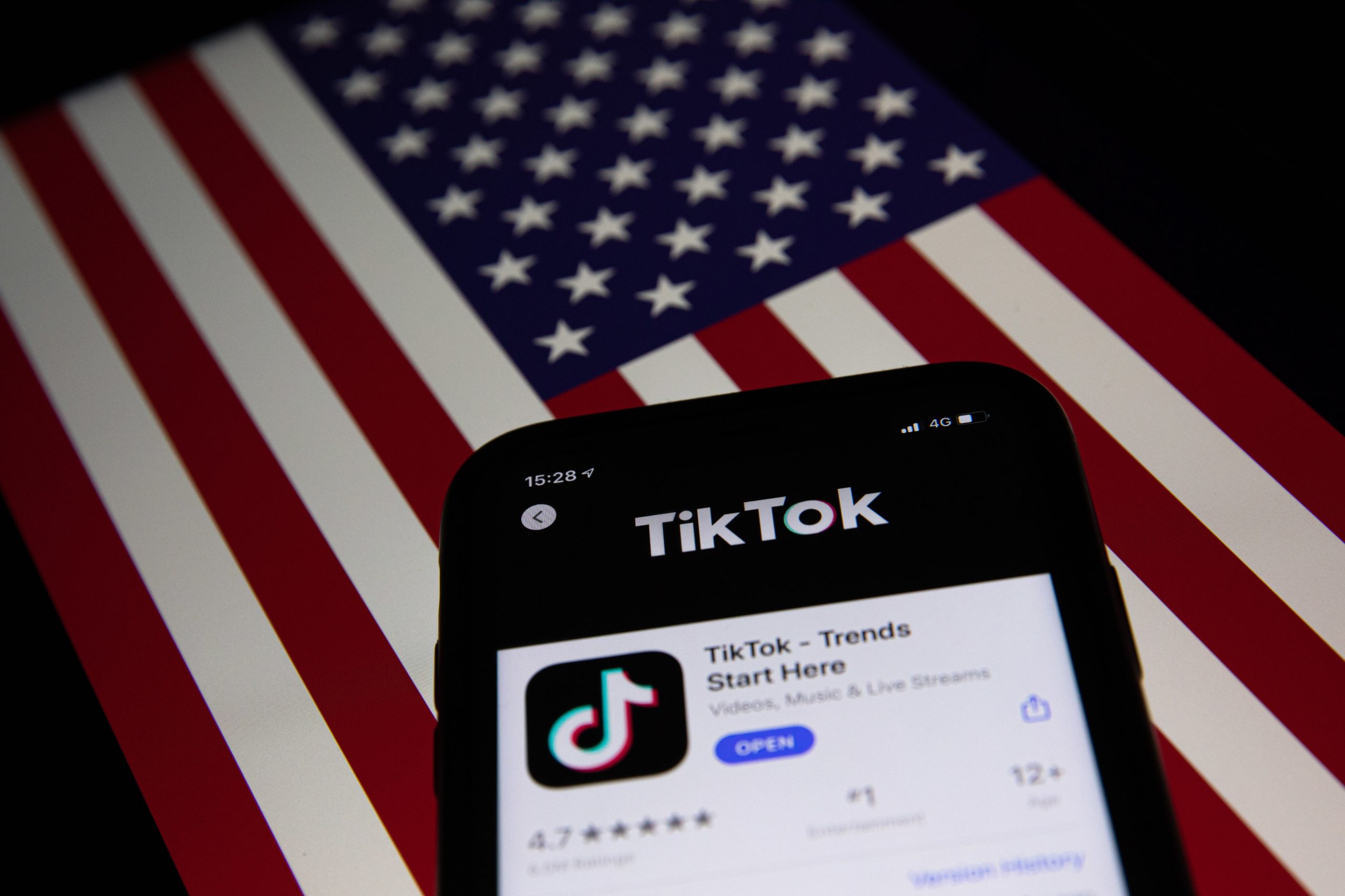TikTok alvo de investigação por possíveis danos aos mais jovens