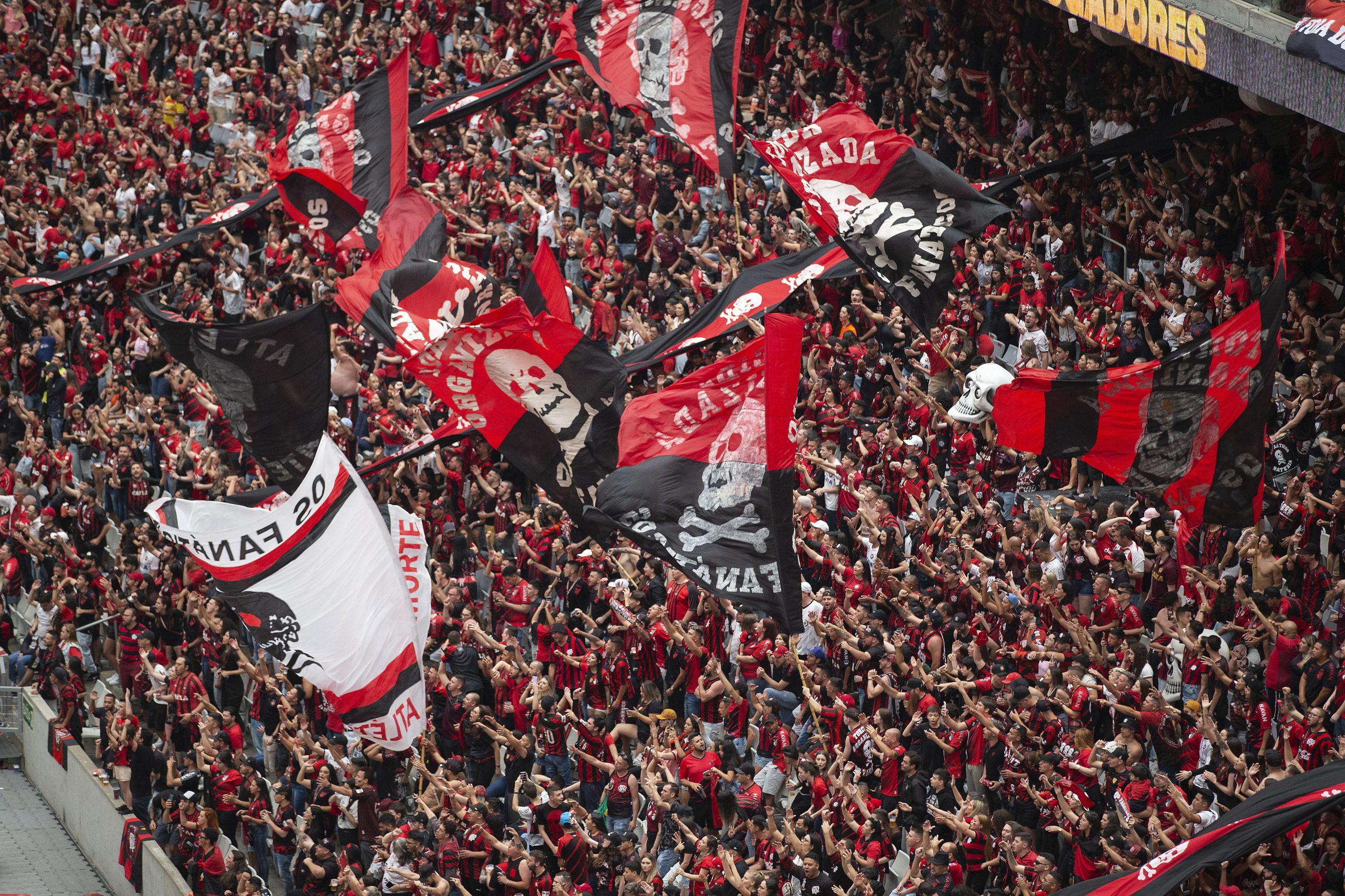 Flamengo vence Taça Libertadores com golo de Danilo