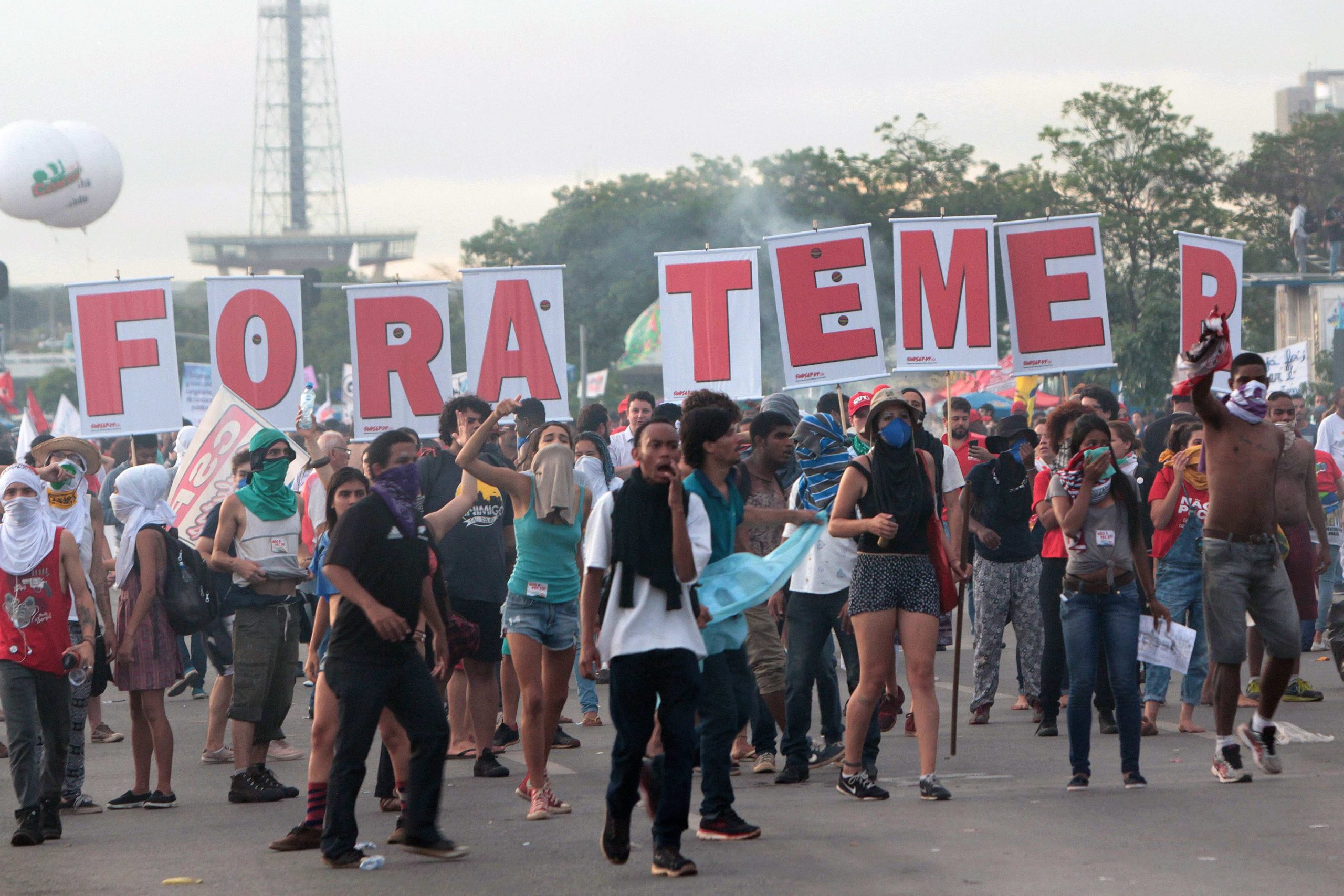 Movimentos sociais e oposição entregam pedido de destituição de Temer