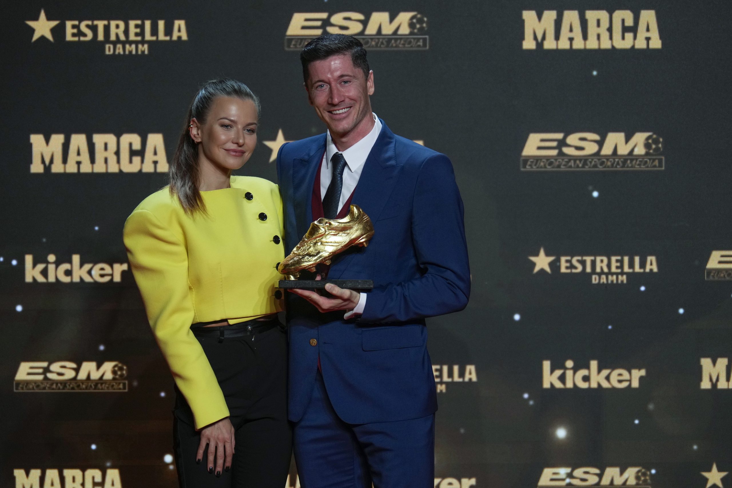 Robert Lewandowski recebe Bota de Ouro e espera um próximo ano “muito bom”