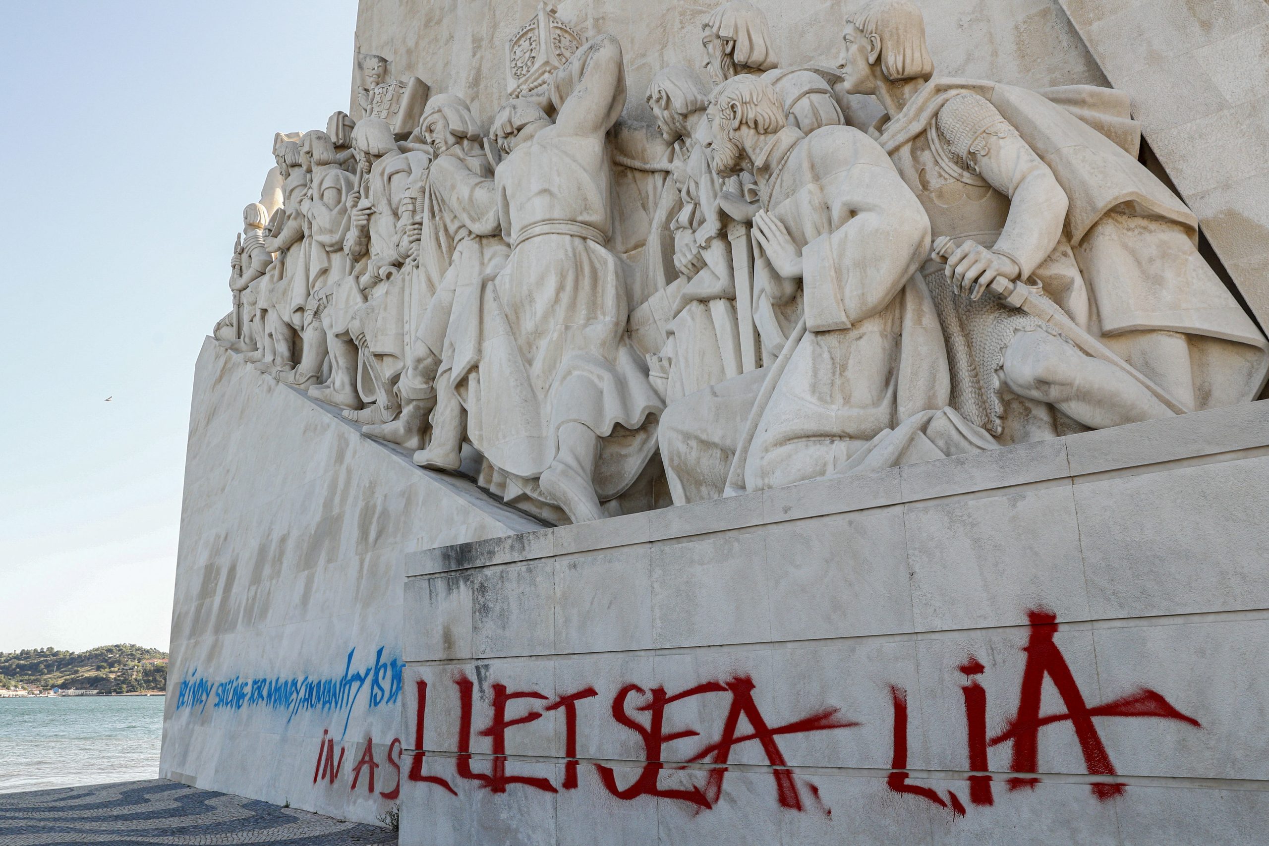 PJ está a investigar “graffiti” no Padrão dos Descobrimentos. Sociedade Histórica pede videovigilância