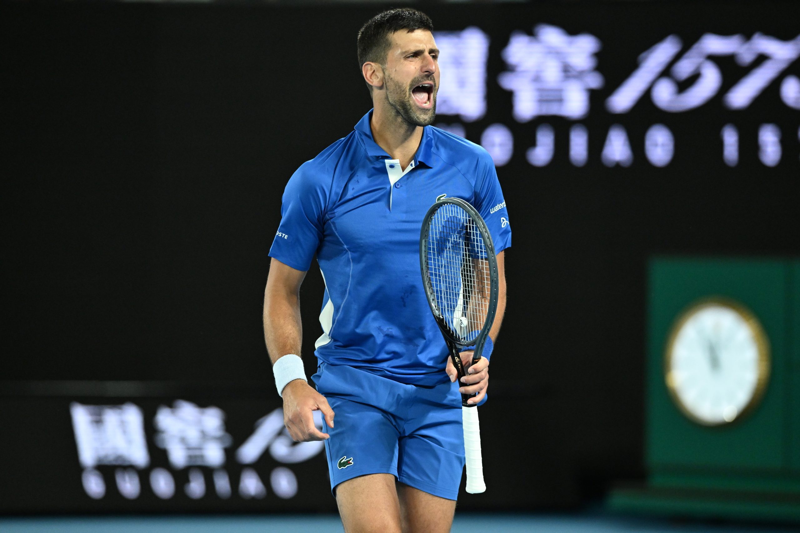 Djokovic na terceira ronda em dia de surpresas em Melbourne