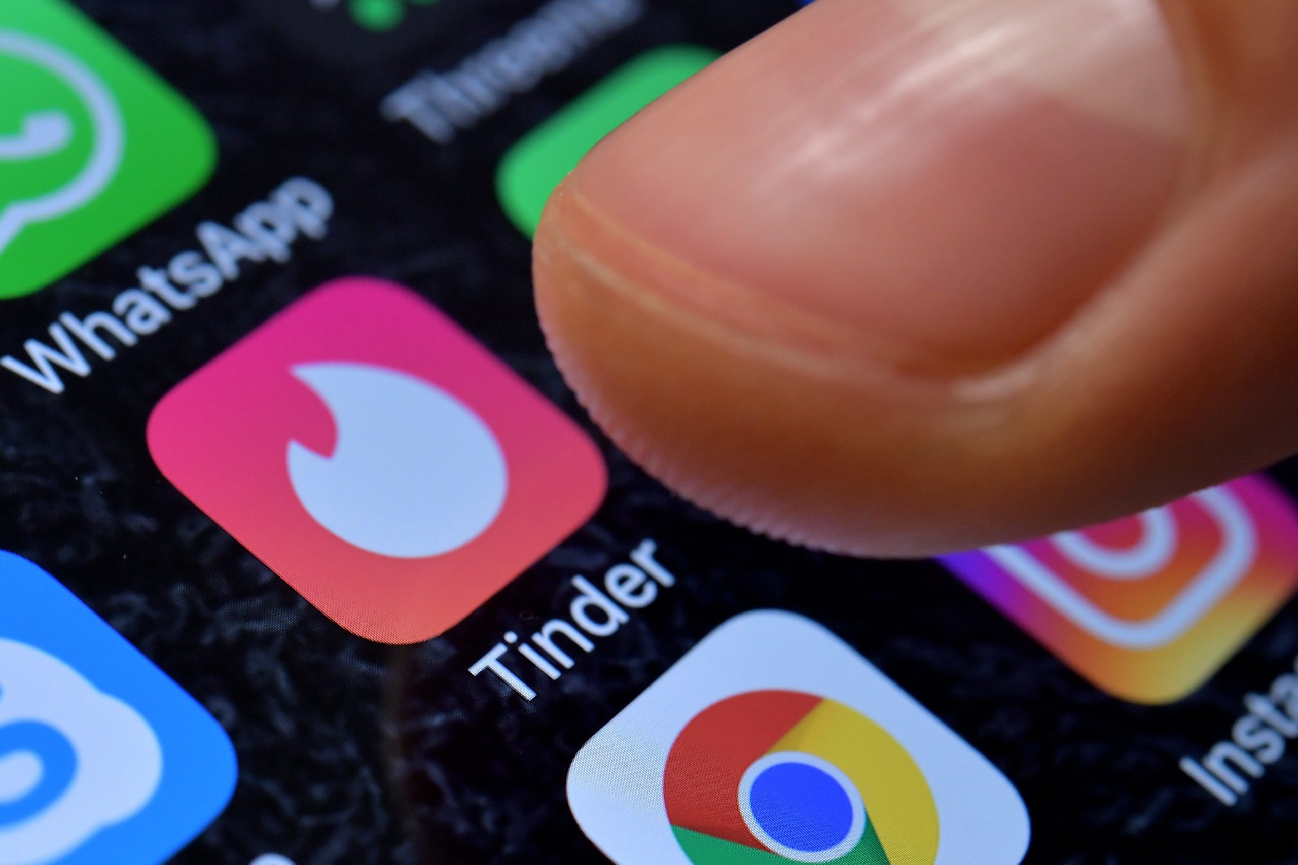 Governo do Irão cria “Hamdam”, uma espécie de “Tinder” para casar