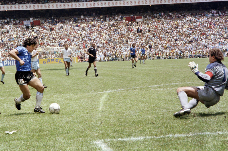 Peter Shilton, guarda-redes inglês de 1986 sobre Maradona: Dotado de “grandeza mas não de desportivismo”