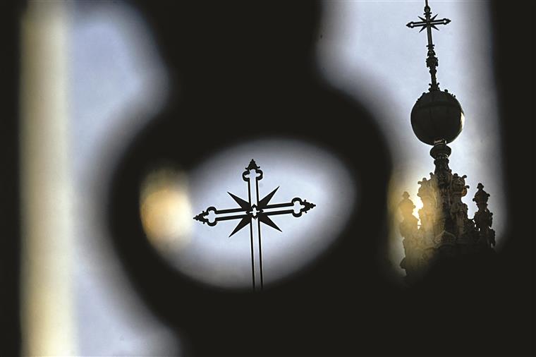 Dezanove vítimas de abuso querem indemnização da Igreja Católica