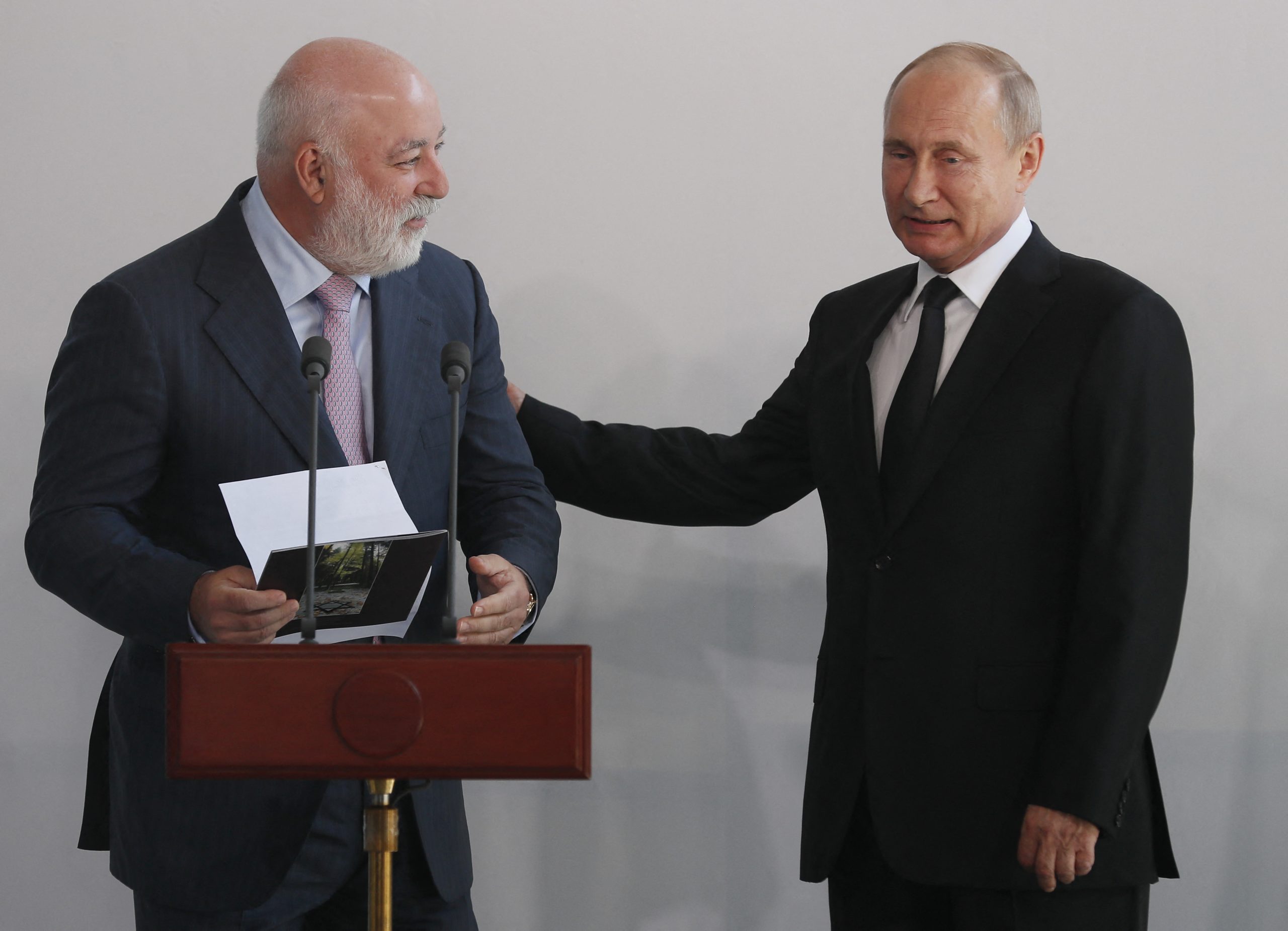 EUA: Polícia norte-americana faz buscas a propriedades de bilionário russo aliado de Putin