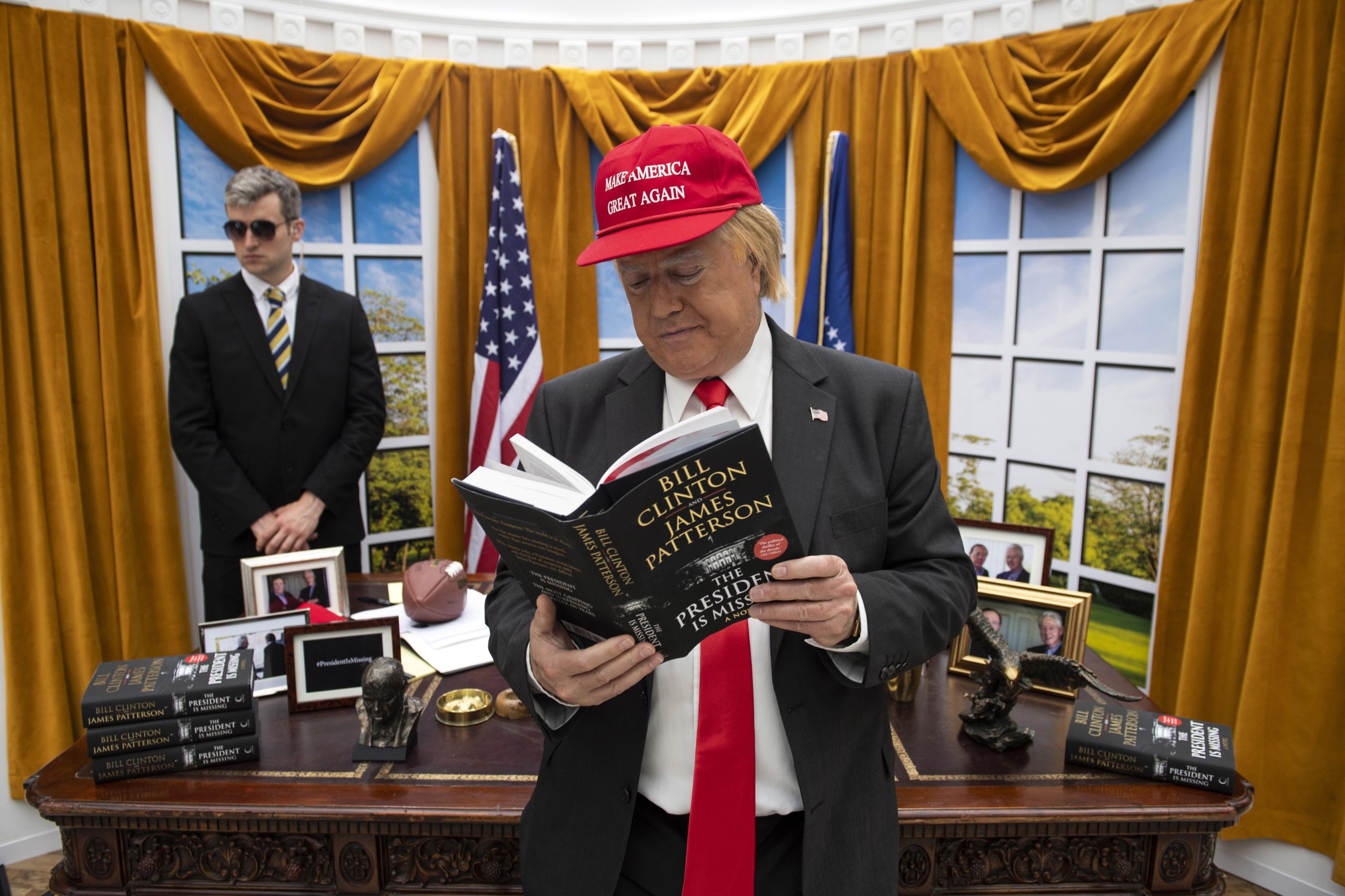 Bill Clinton e James Patterson criaram “O Presidente Desapareceu” que chega às livrarias
