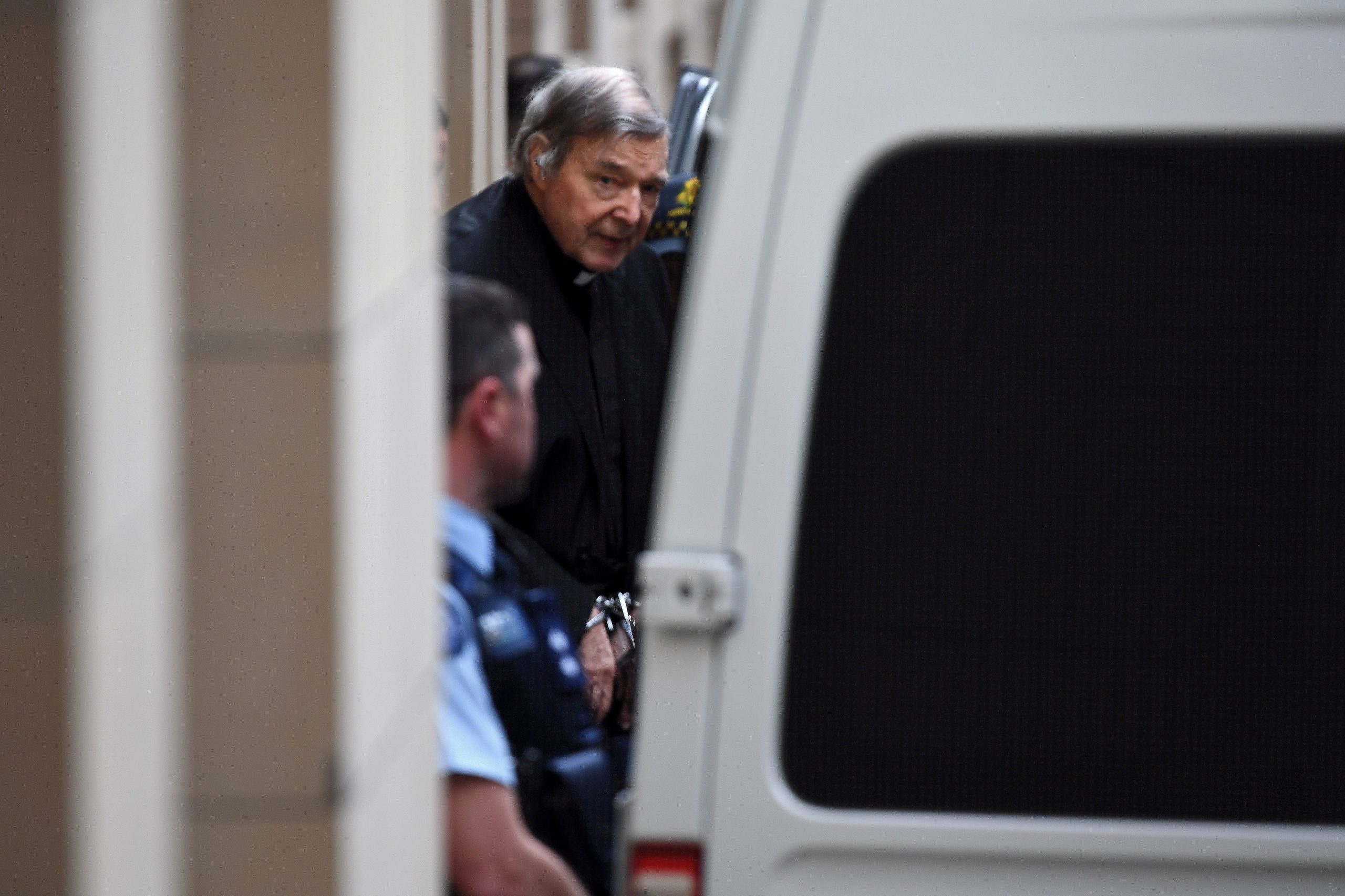 Vaticano reconhece decisão de tribunal que manteve condenação do cardeal George Pell a seis anos de prisão por pedofilia