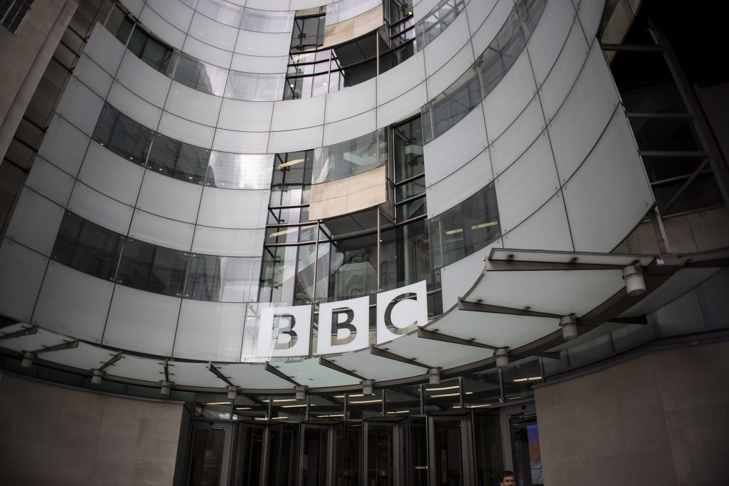 “Nunca mais precisaria de trabalhar”. Jornalista da BBC alvo de tentativa de aliciamento por cibercriminosos