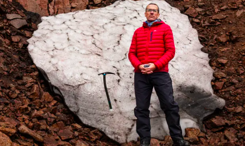 Em 300 anos, esta é a oitava vez que a mancha de neve mais duradoura do Reino Unido derrete