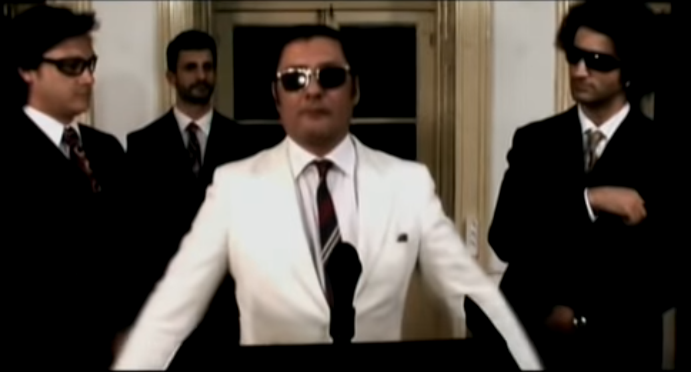 Morreu Luciano Barbosa, vocalista e cofundador dos Repórter Estrábico