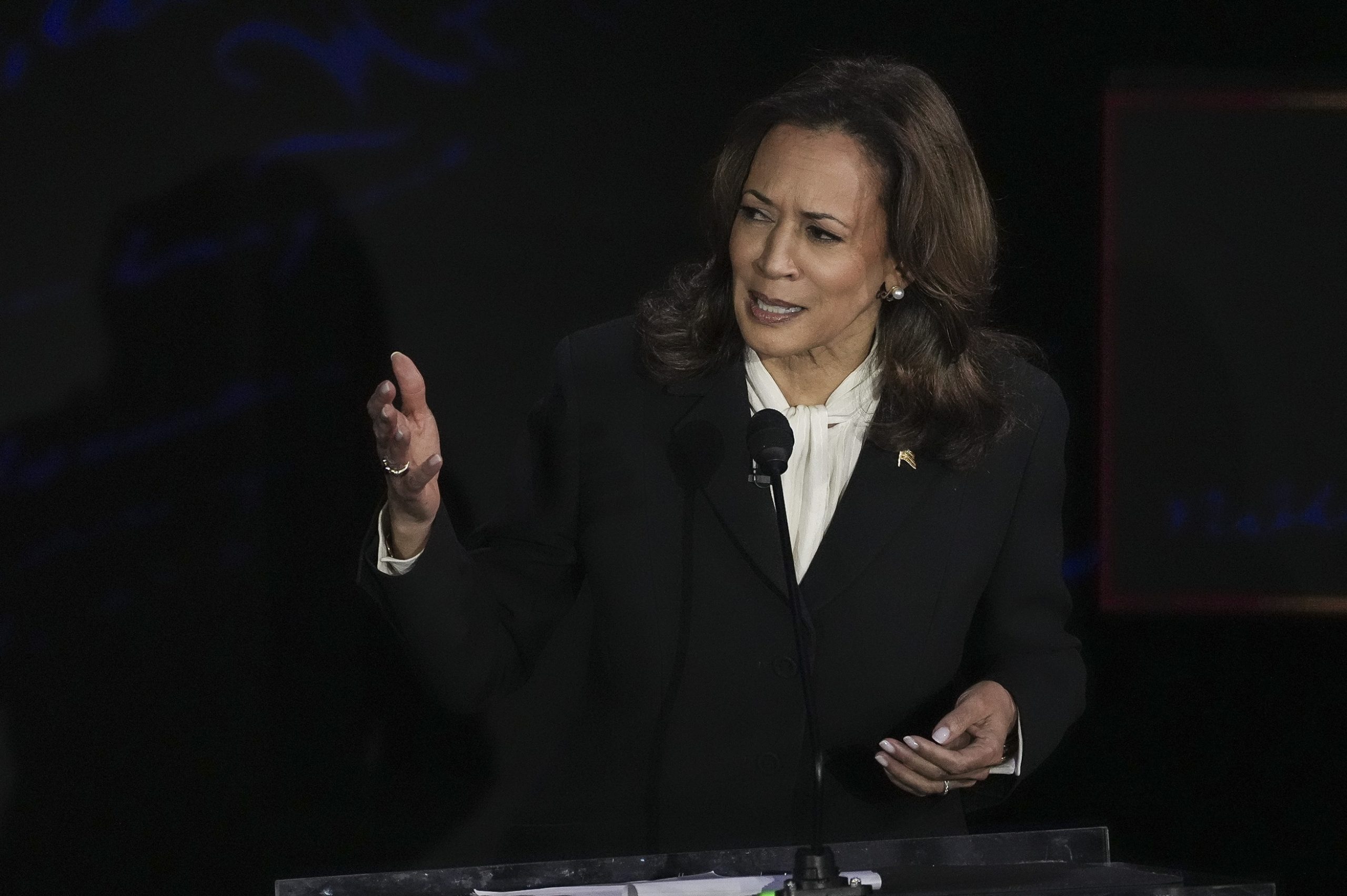 Kamala Harris ataca plano para a economia de Donald Trump