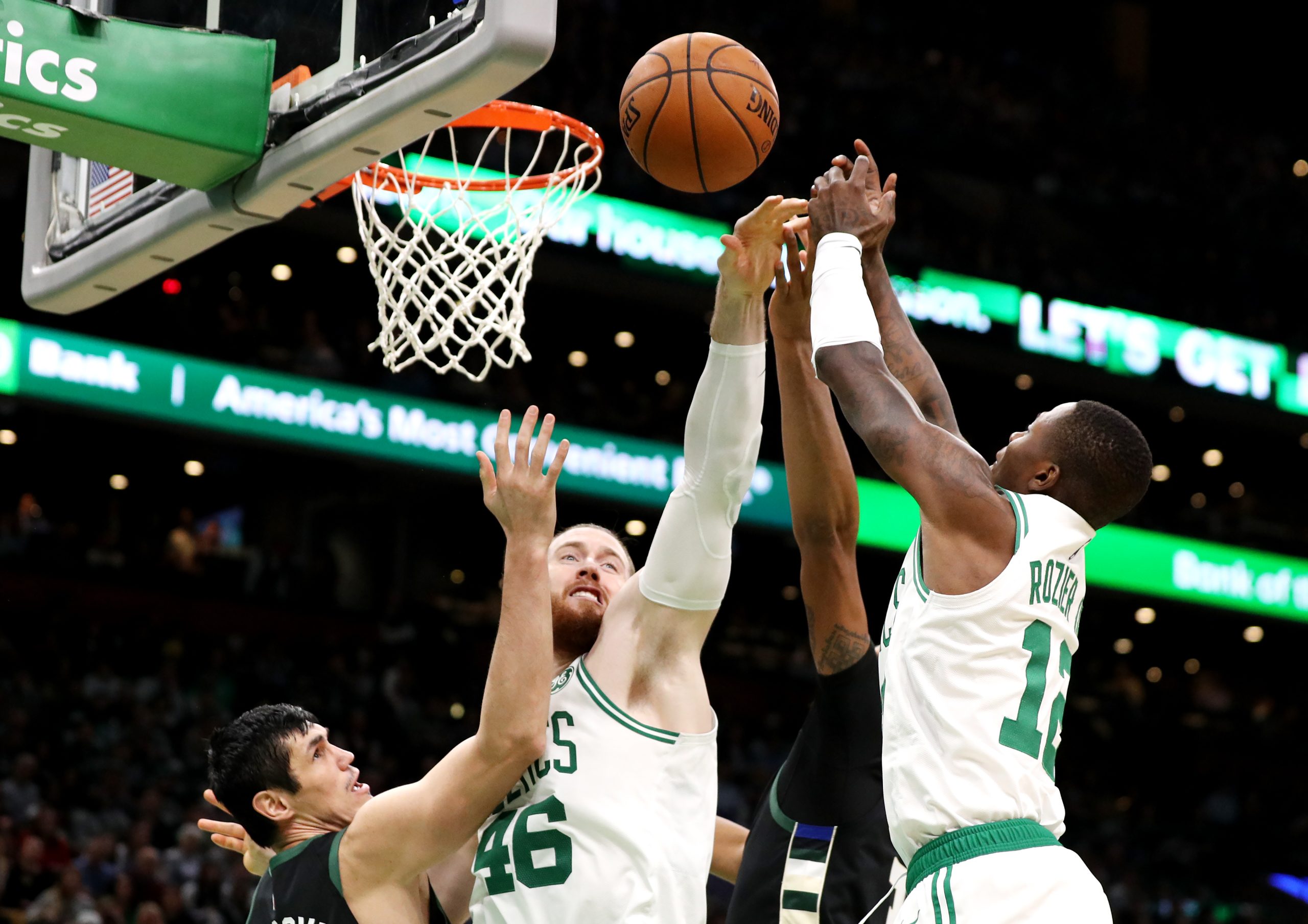 Treinador e jogador da NBA acusados de participar em rede de apostas ilegais
