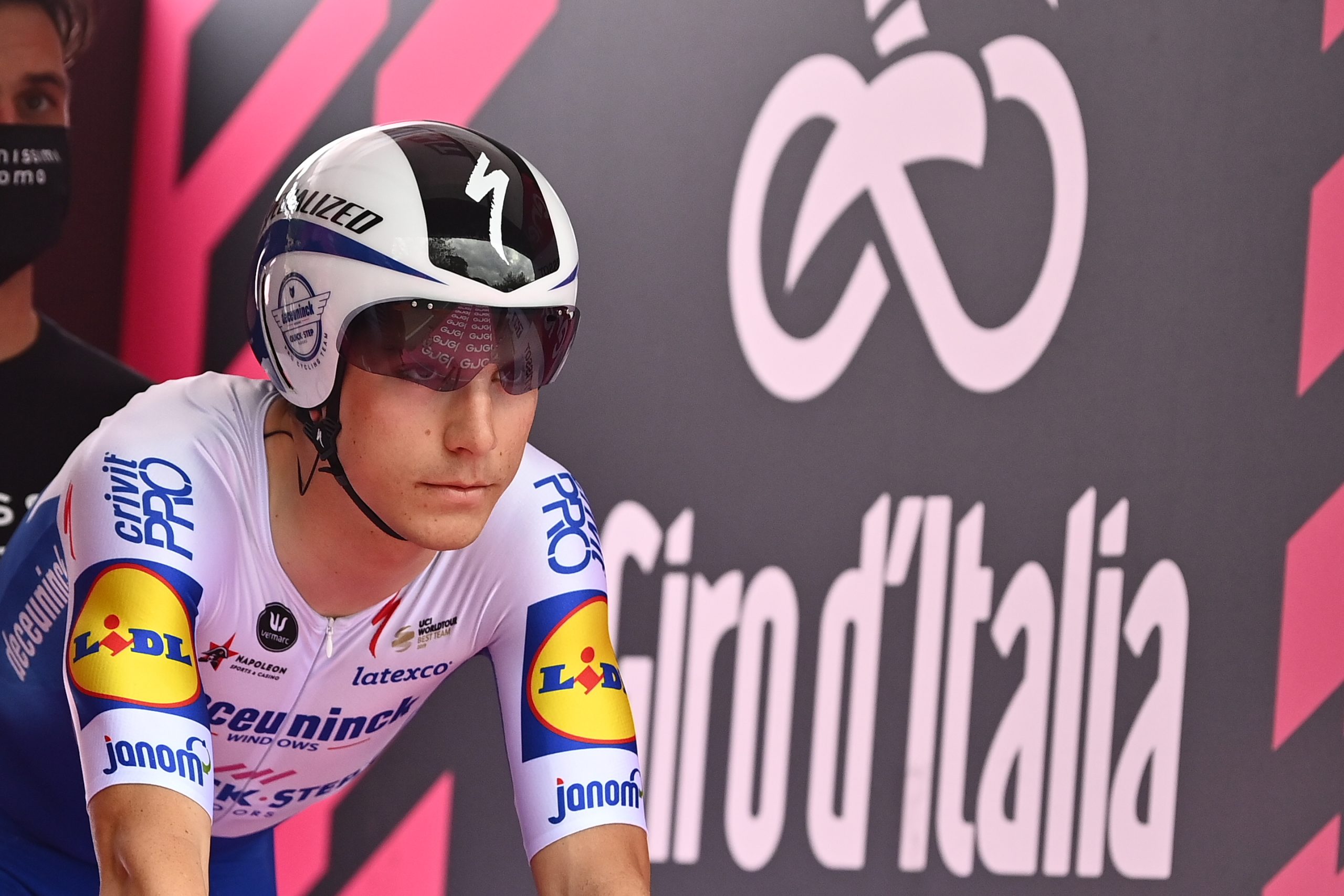 Giro: A-dos-Francos mostra “orgulho” e pedala até ao fim com João Almeida