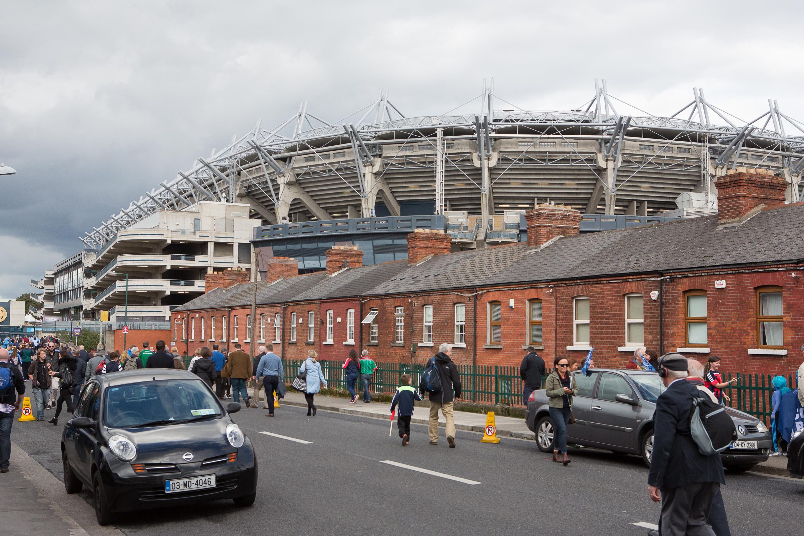 Covid-19: Maior estádio da Irlanda vai virar ‘drive thru’ para fazer testes