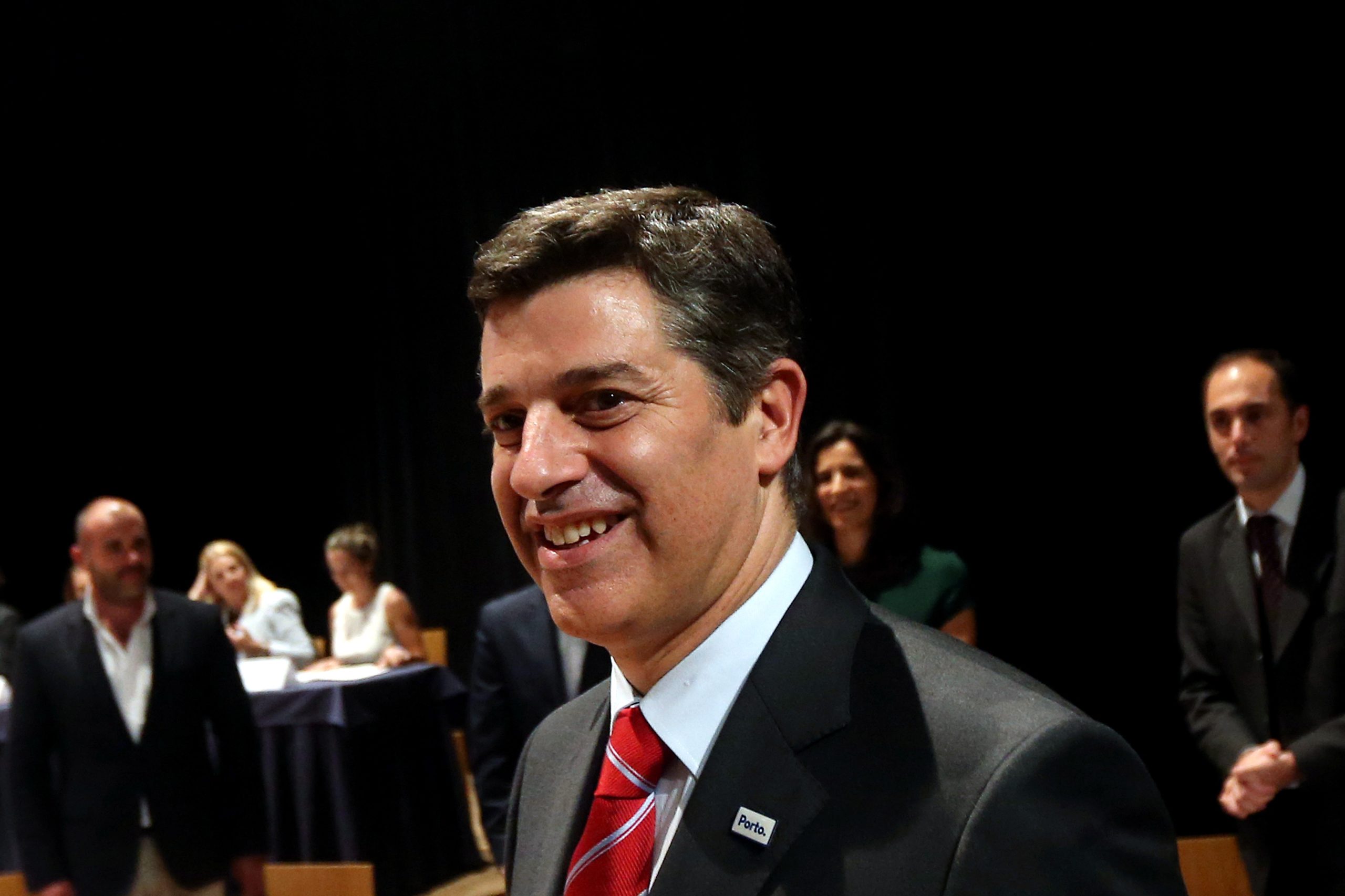 Governo avança que economia “vive bom momento” e que PSD está “em contramão”
