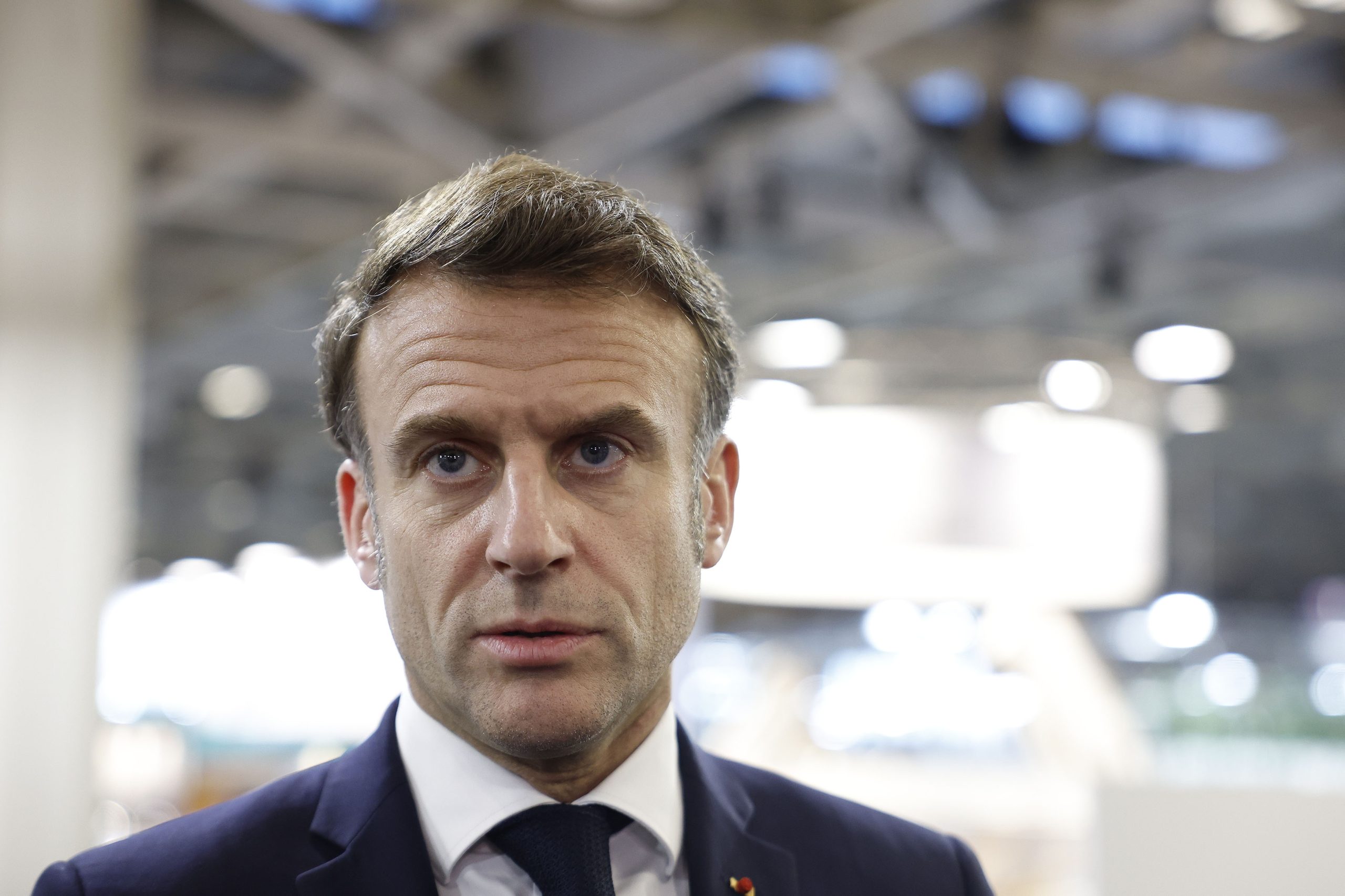 Macron fala em “ato de terrorismo” após ataque com faca que faz um morto
