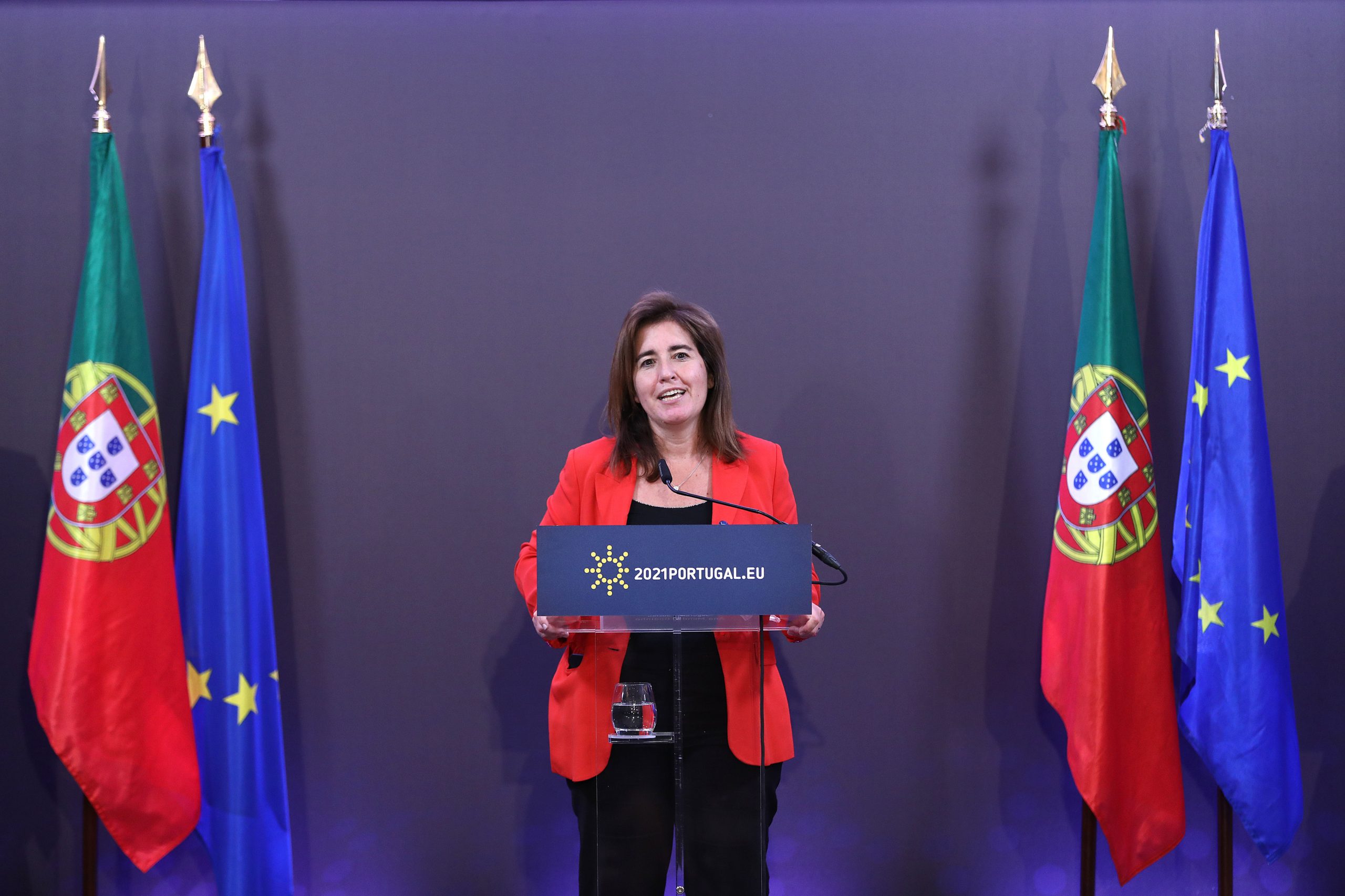 Governo afirma que situações de trabalho temporário que duram décadas são inaceitáveis