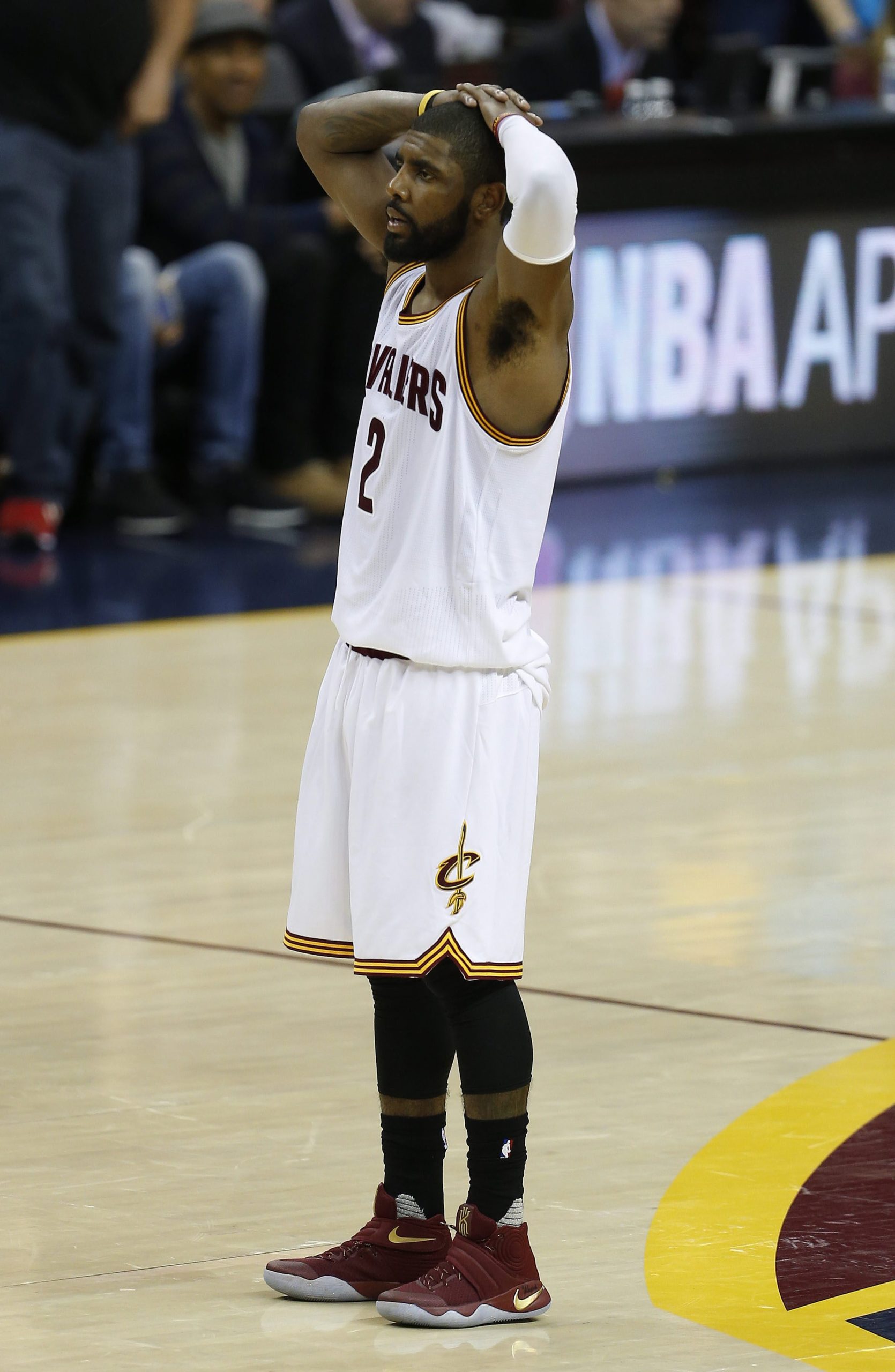 NBA: Cavaliers vencem Warriors na reedição da final da época passada