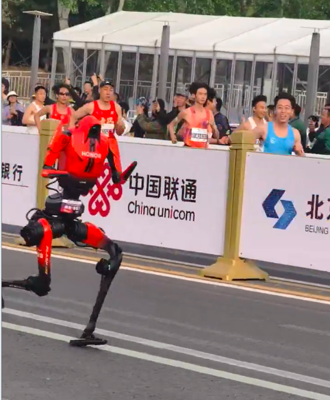 Robô humanoide supera recorde mundial de Jacob Kiplimo em meia maratona