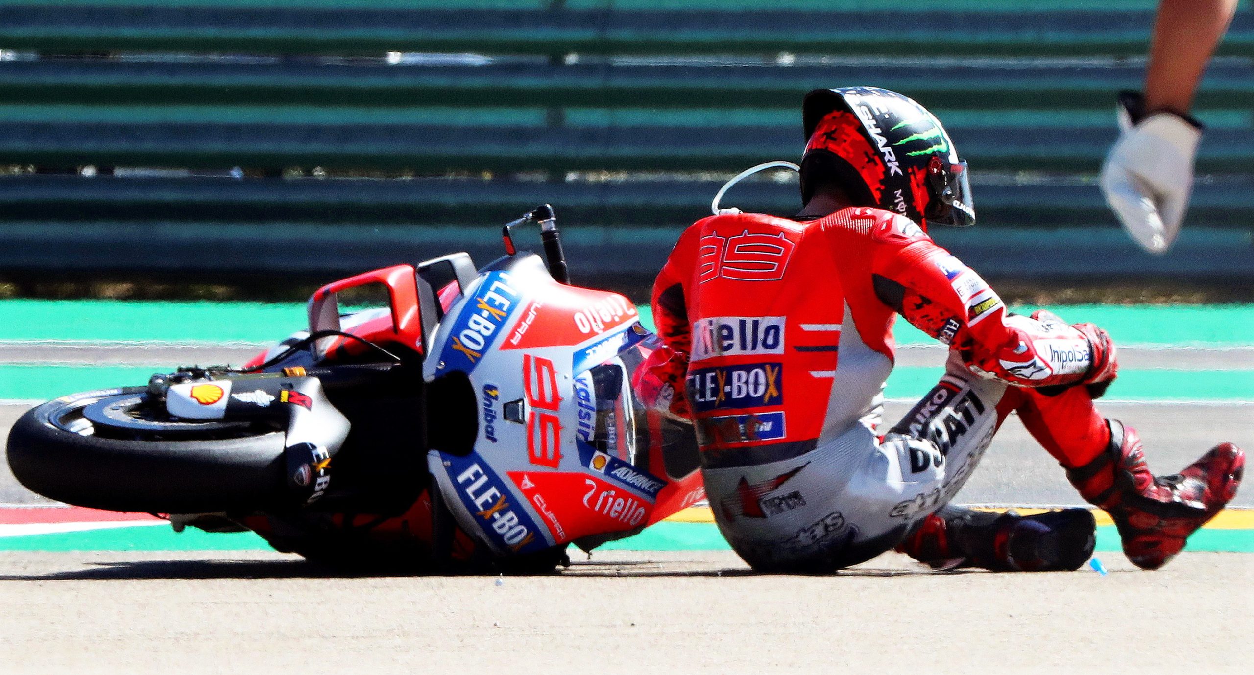 Lorenzo falha duas provas de MotoGP devido a fissura no pulso esquerdo