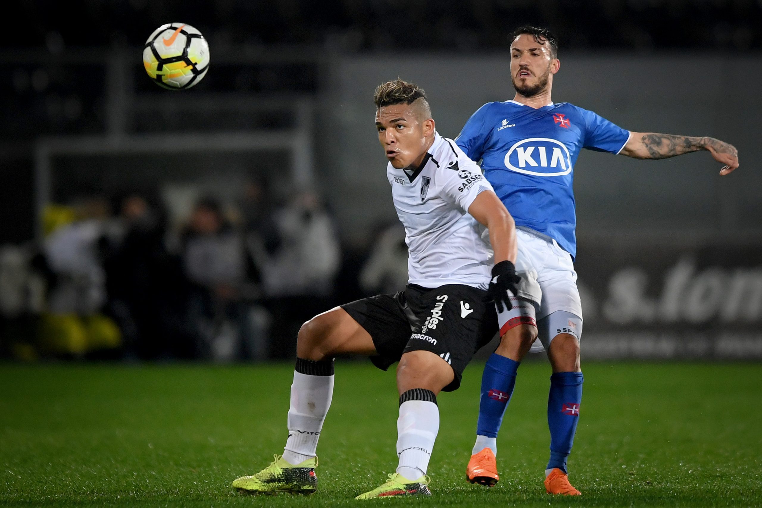 Futebolistas do Vitória de Guimarães assinalam Dia Internacional da Mulher nas camisolas