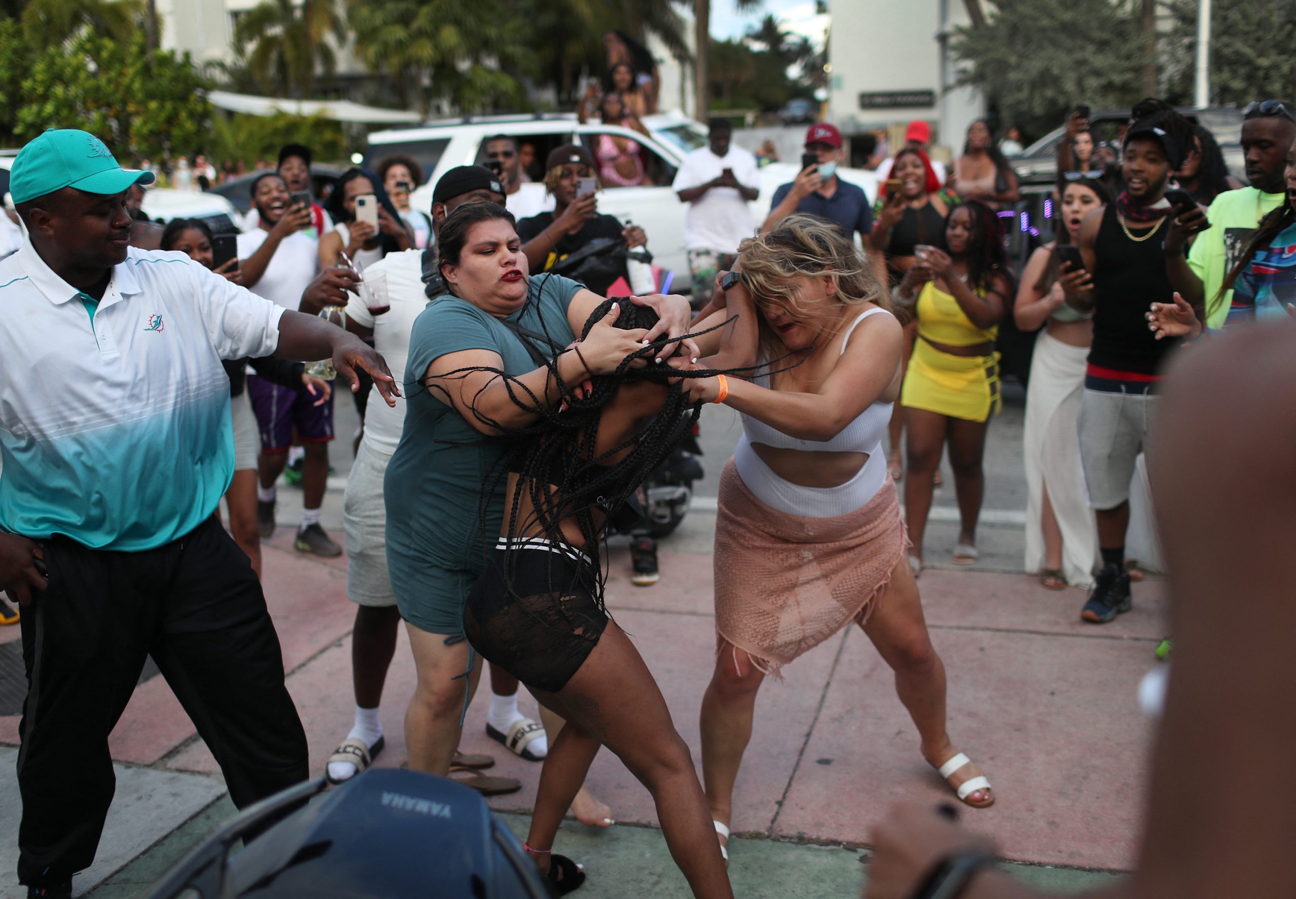 Enchente de turistas em Miami Beach leva à detenção de mais de 1.000 pessoas