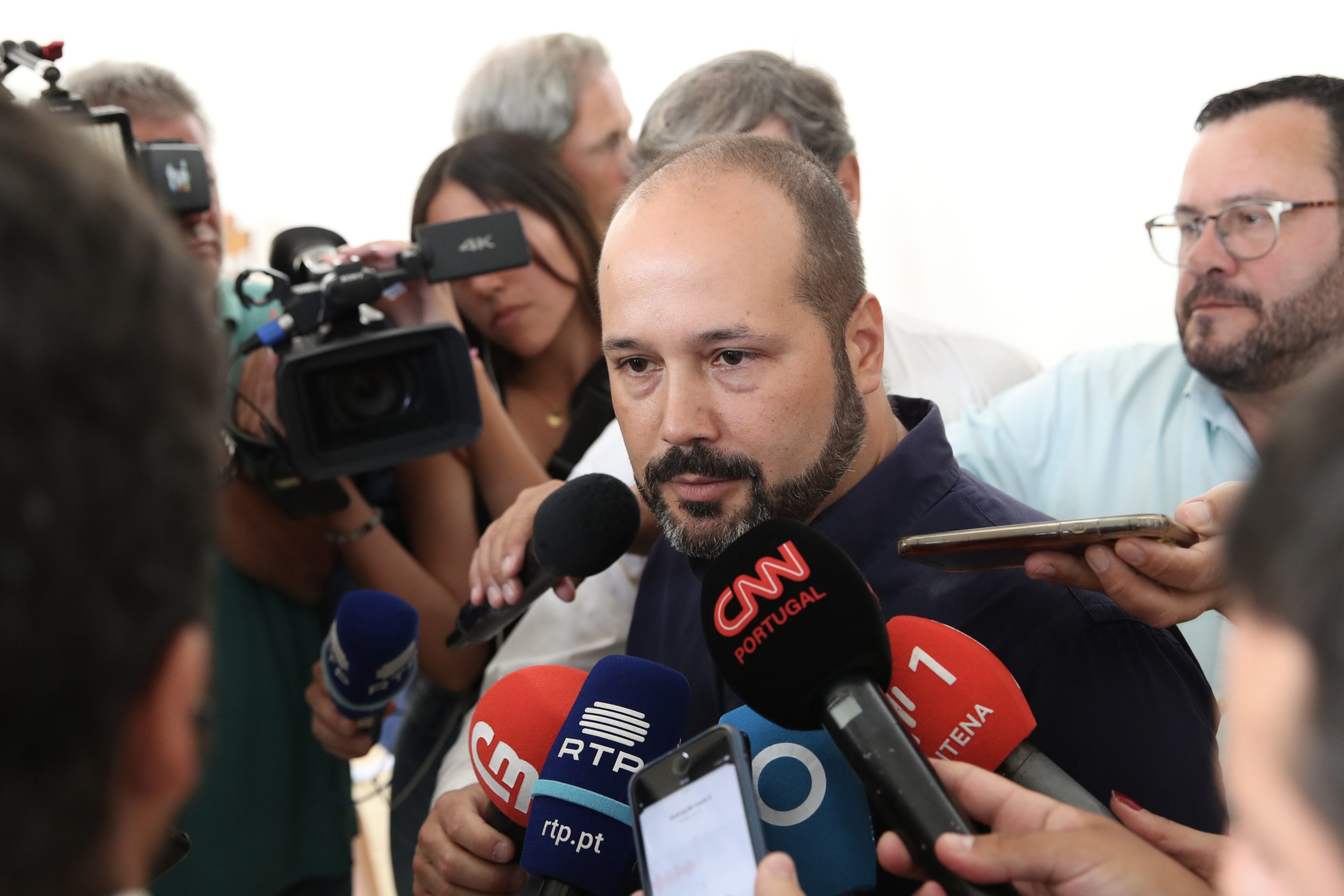 Líder do PS/Madeira apela aos madeirenses para decidirem futuro em consciência
