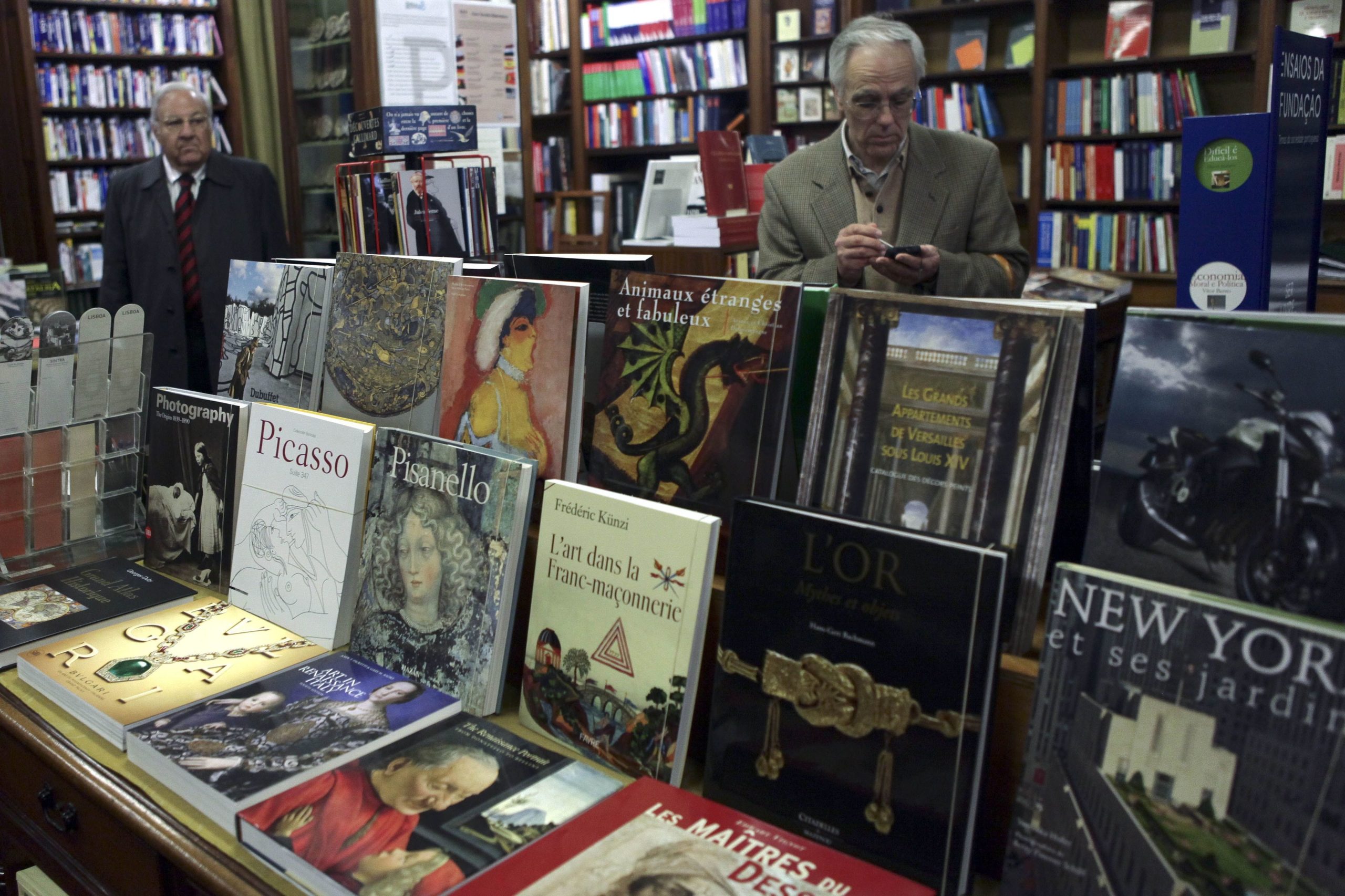 Ministro da Cultura diz que cheque-livro chegará ainda este ano, mas não adianta valor