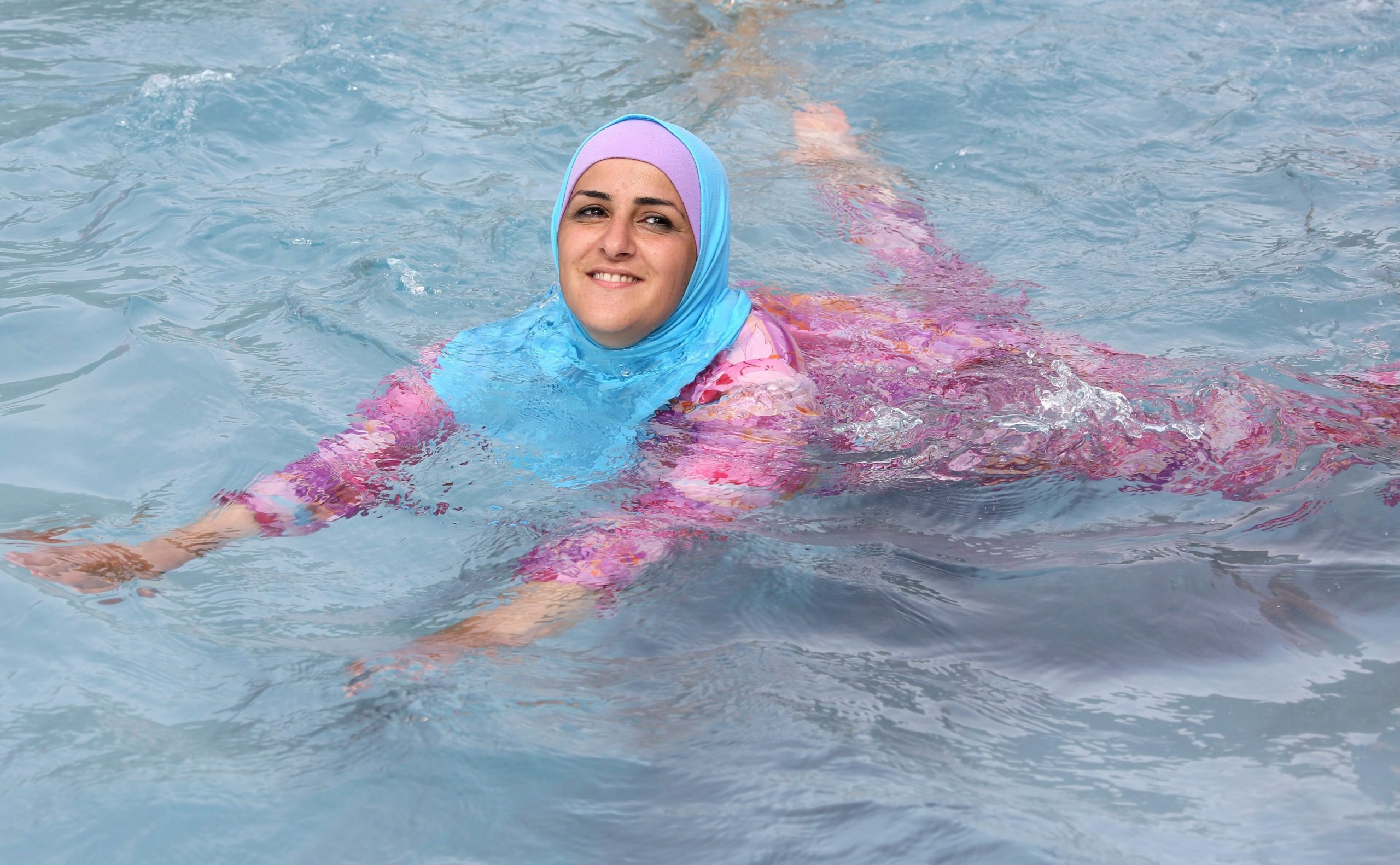Autarca italiana relança polémica sobre ‘burkini’ nas praias europeias