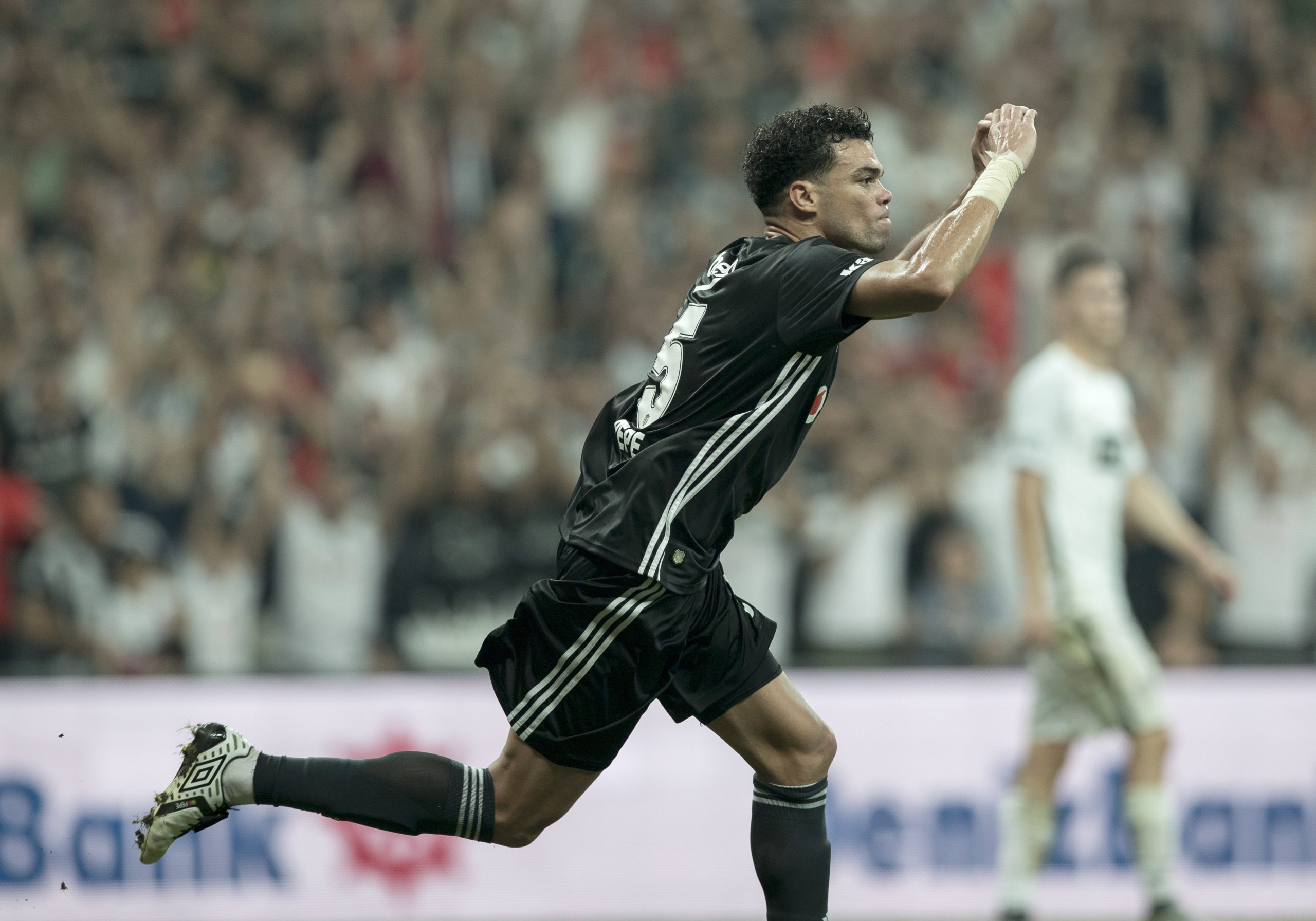 LE: Quaresma assiste e Pepe marca a dobrar na vitória do Besiktas