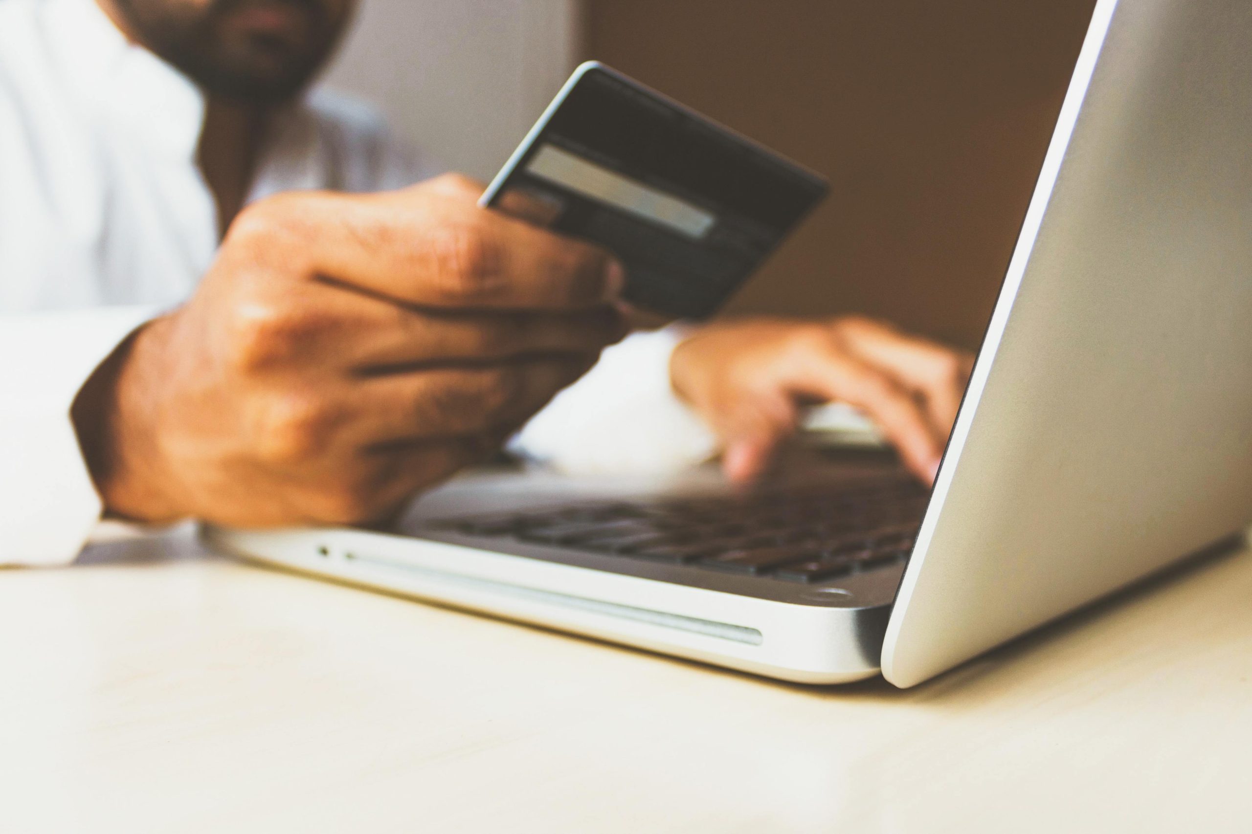 O melhor amigo dos Millennials é o mundo digital. Contam primeiro à internet e só depois a família e amigos