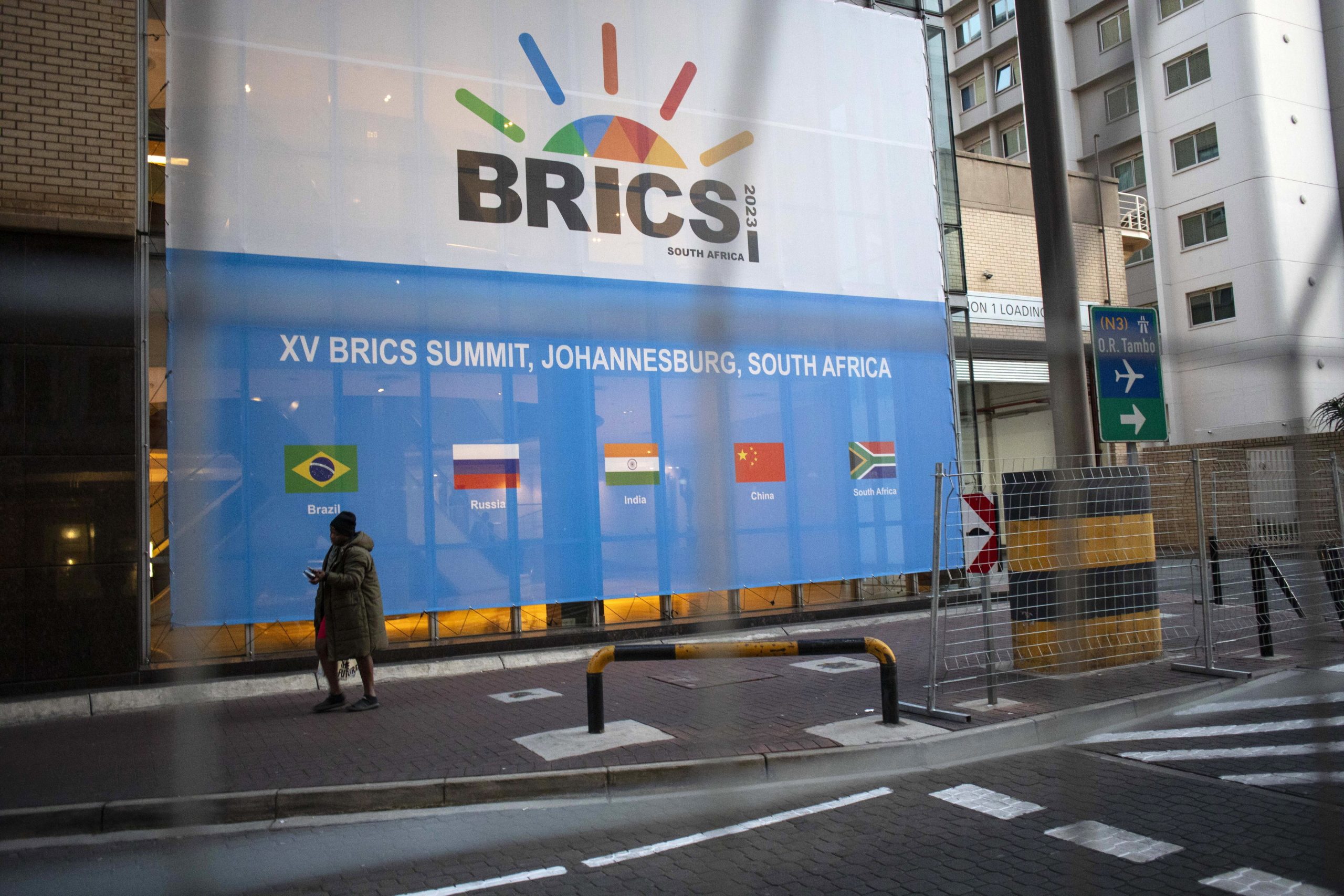 Mais de 60 líderes aguardados hoje na cimeira dos BRICS na África do Sul