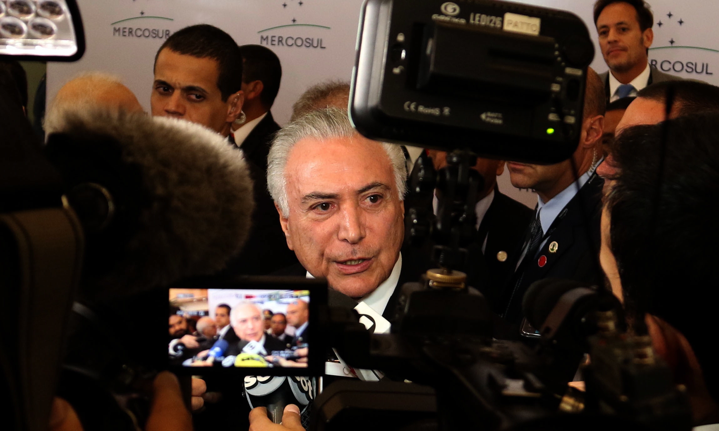 Presidente do Brasil preocupado com disseminação de notícias falsas no período eleitoral