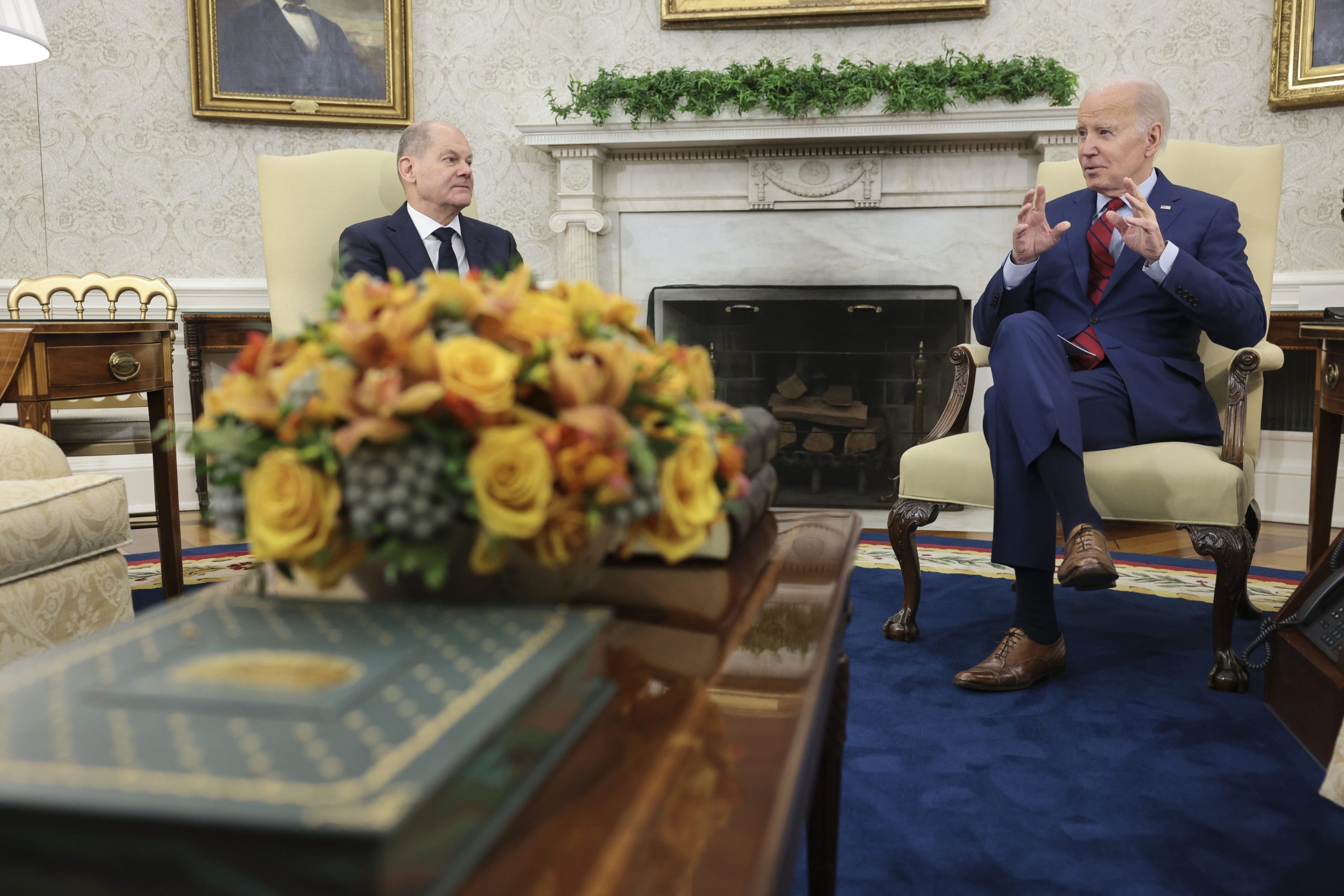 Biden e Scholz anunciam apoio a Kiev “enquanto for necessário”