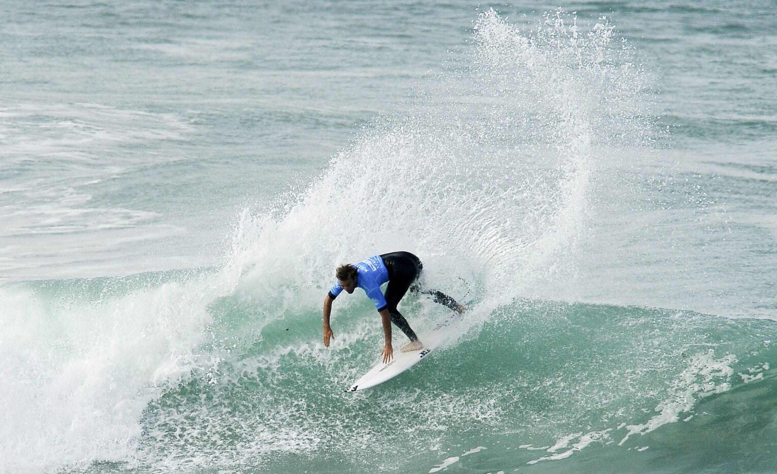 Frederico Morais eliminado na segunda ronda do Pipe Masters de surf
