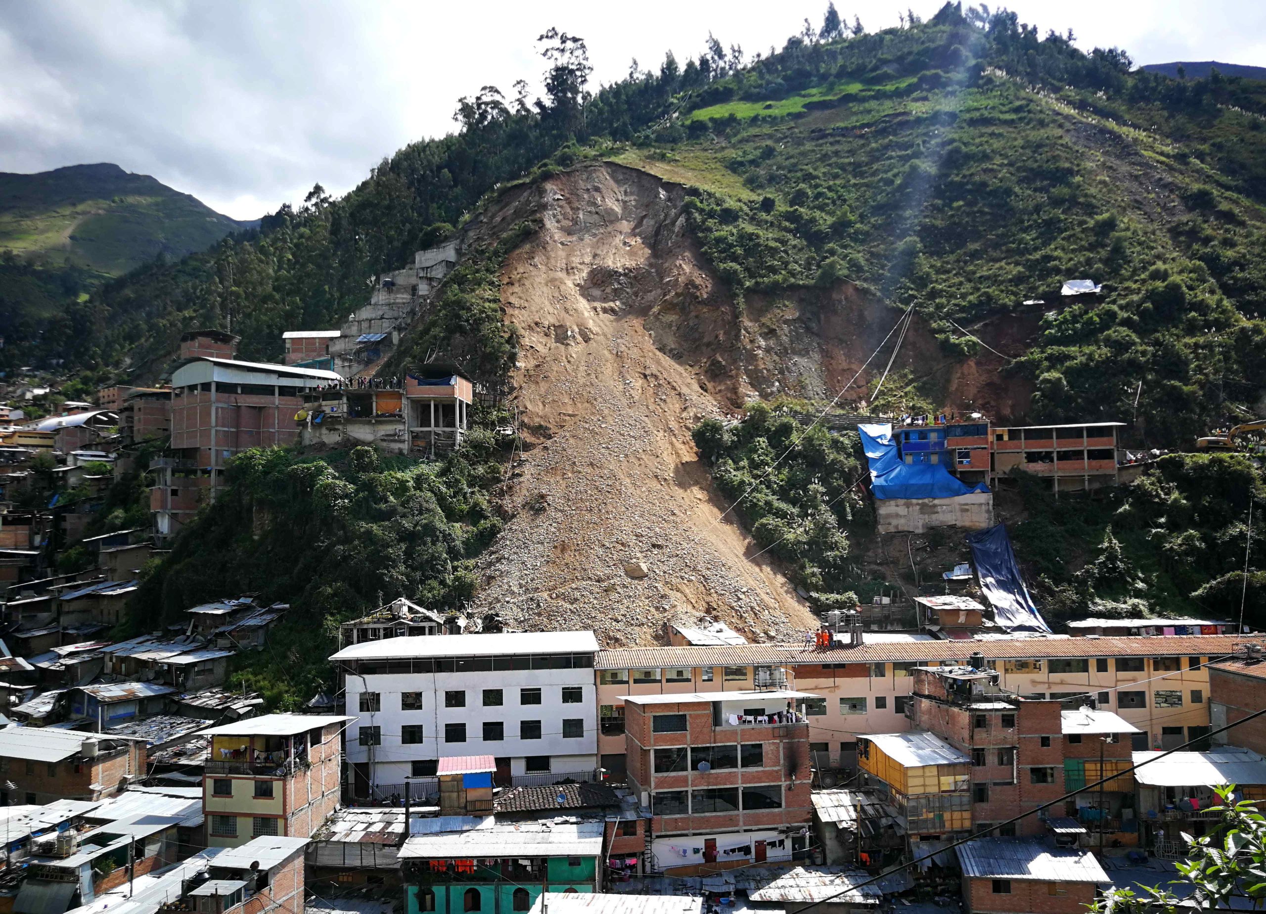 Pelo menos três mortos em aluimento de terras no Peru