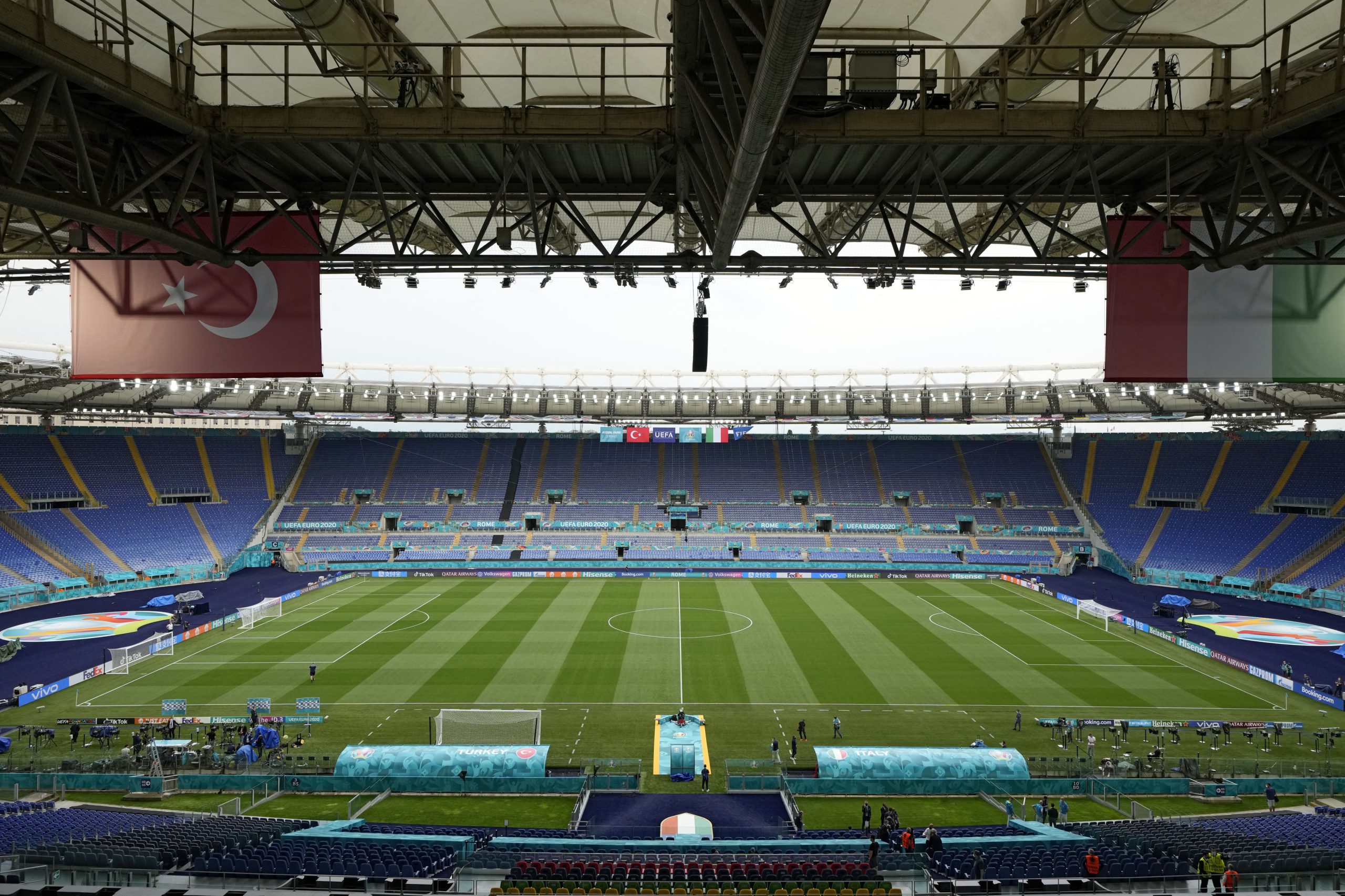 Euro 2020: Polícia desativa bomba a poucos quilómetros do estádio do Itália-Suíça