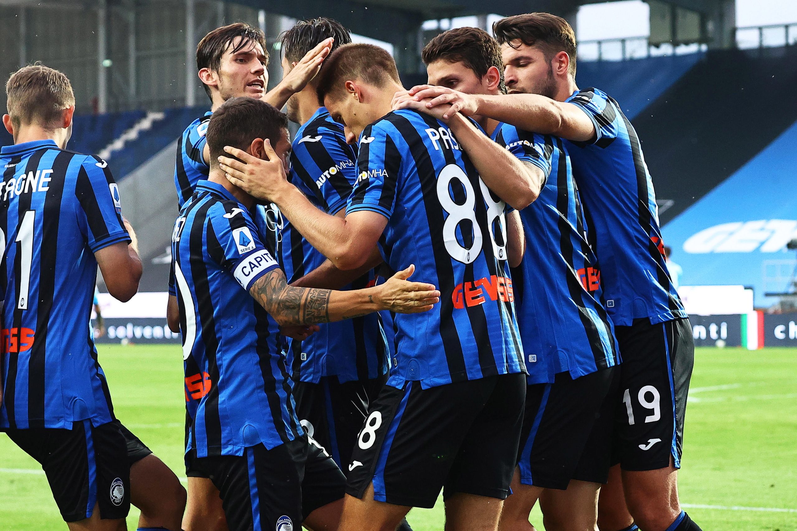 Atalanta mantém senda vitoriosa em Itália e fica à beira do pódio
