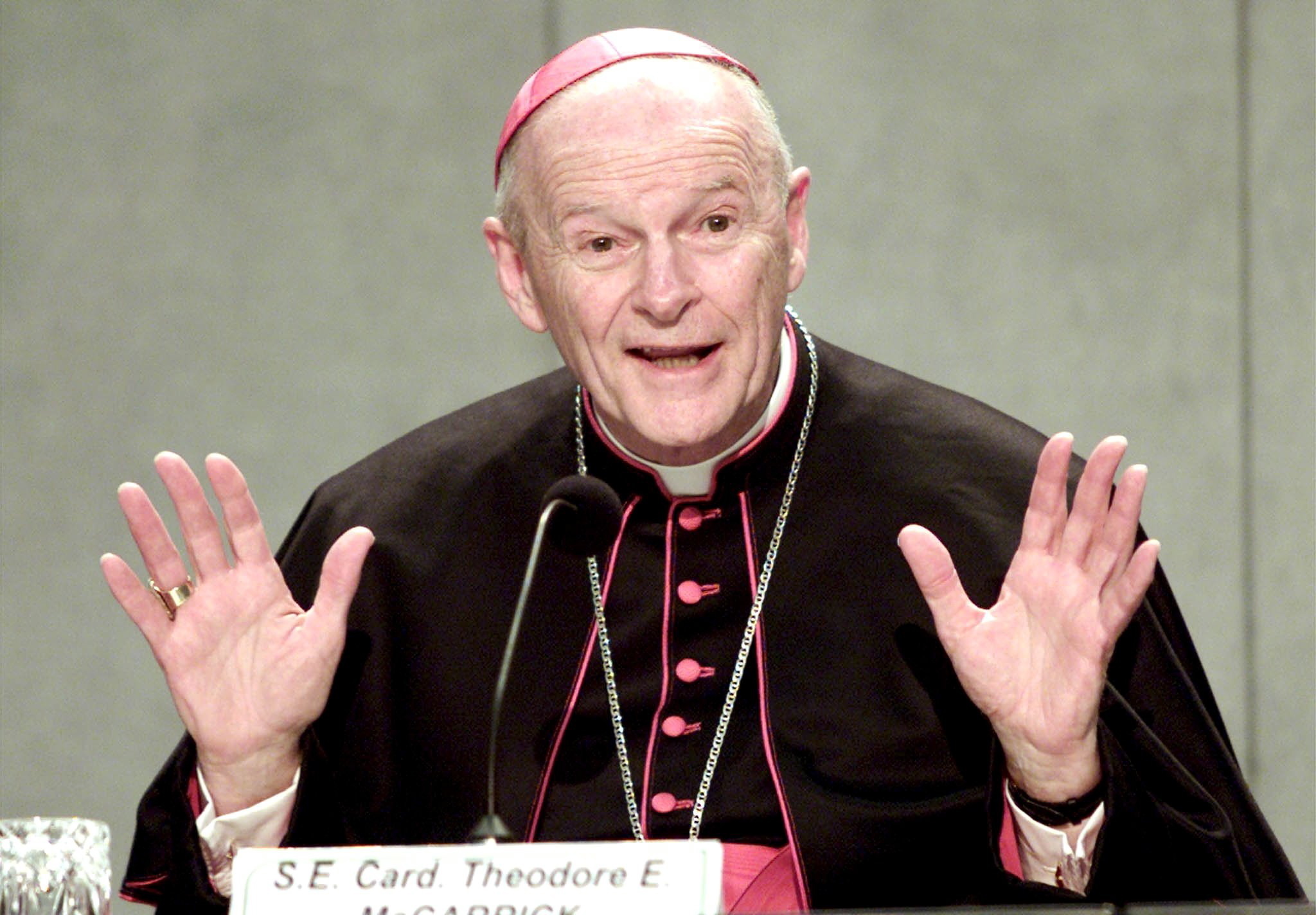 Vaticano expulsa do sacerdócio ex-cardeal dos EUA por abusos sexuais de menores