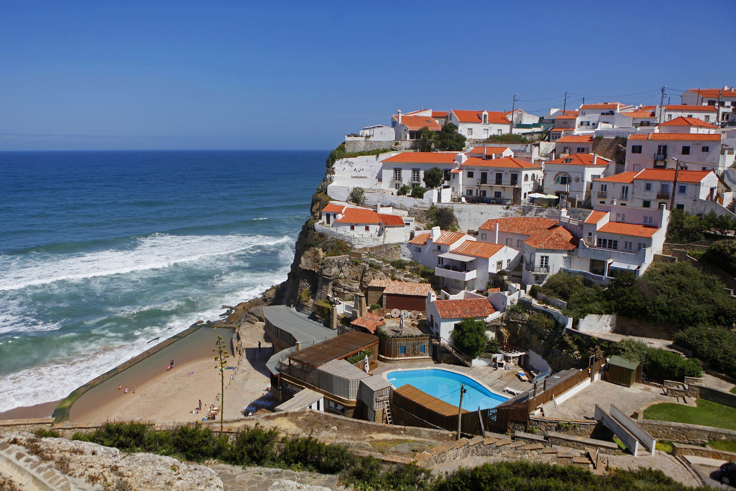 Agência do Ambiente avança com estabilização da arriba norte das Azenhas do Mar em Sintra