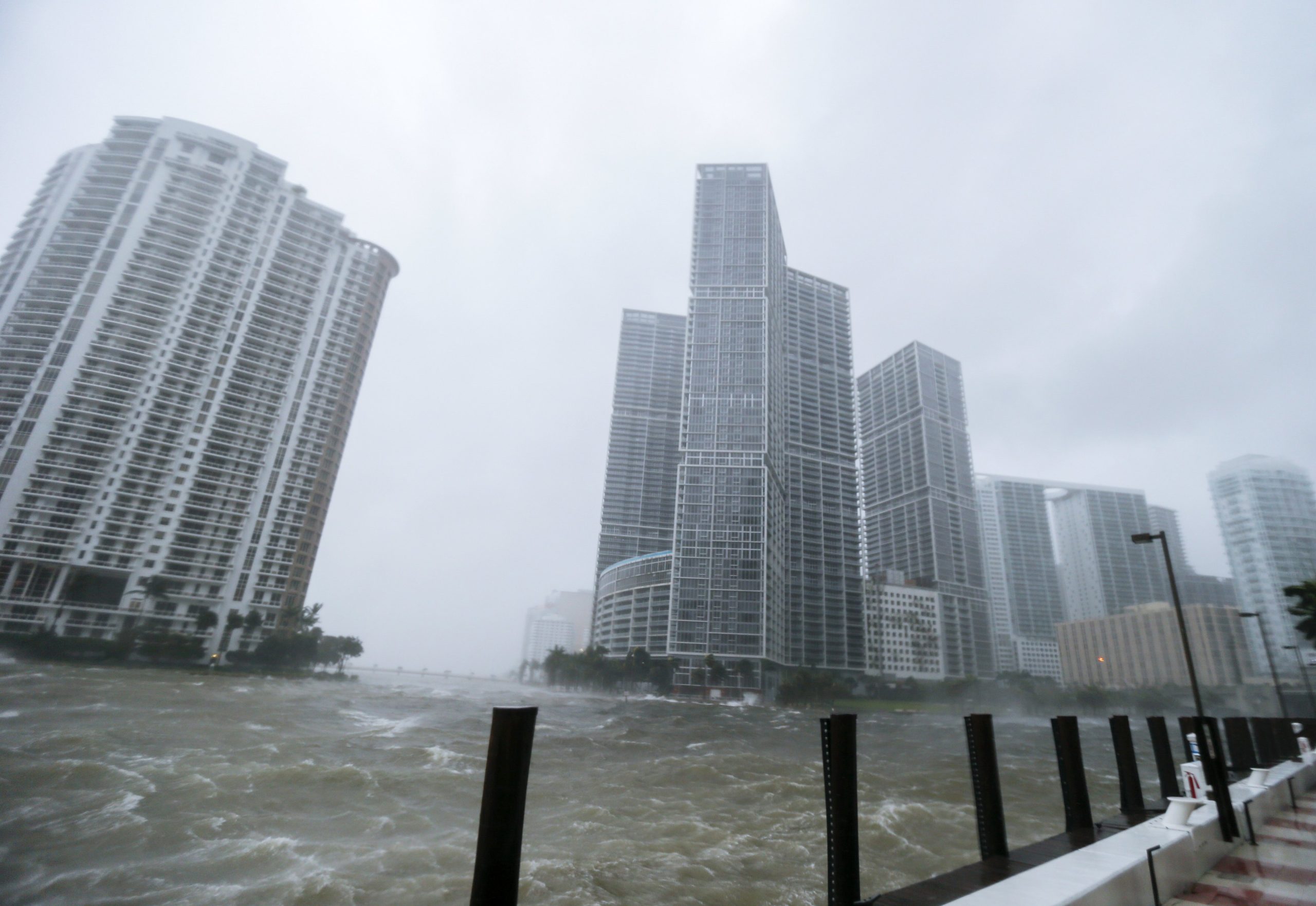 Furacão Irma provoca pelo menos três mortes no estado da Florida, nos EUA