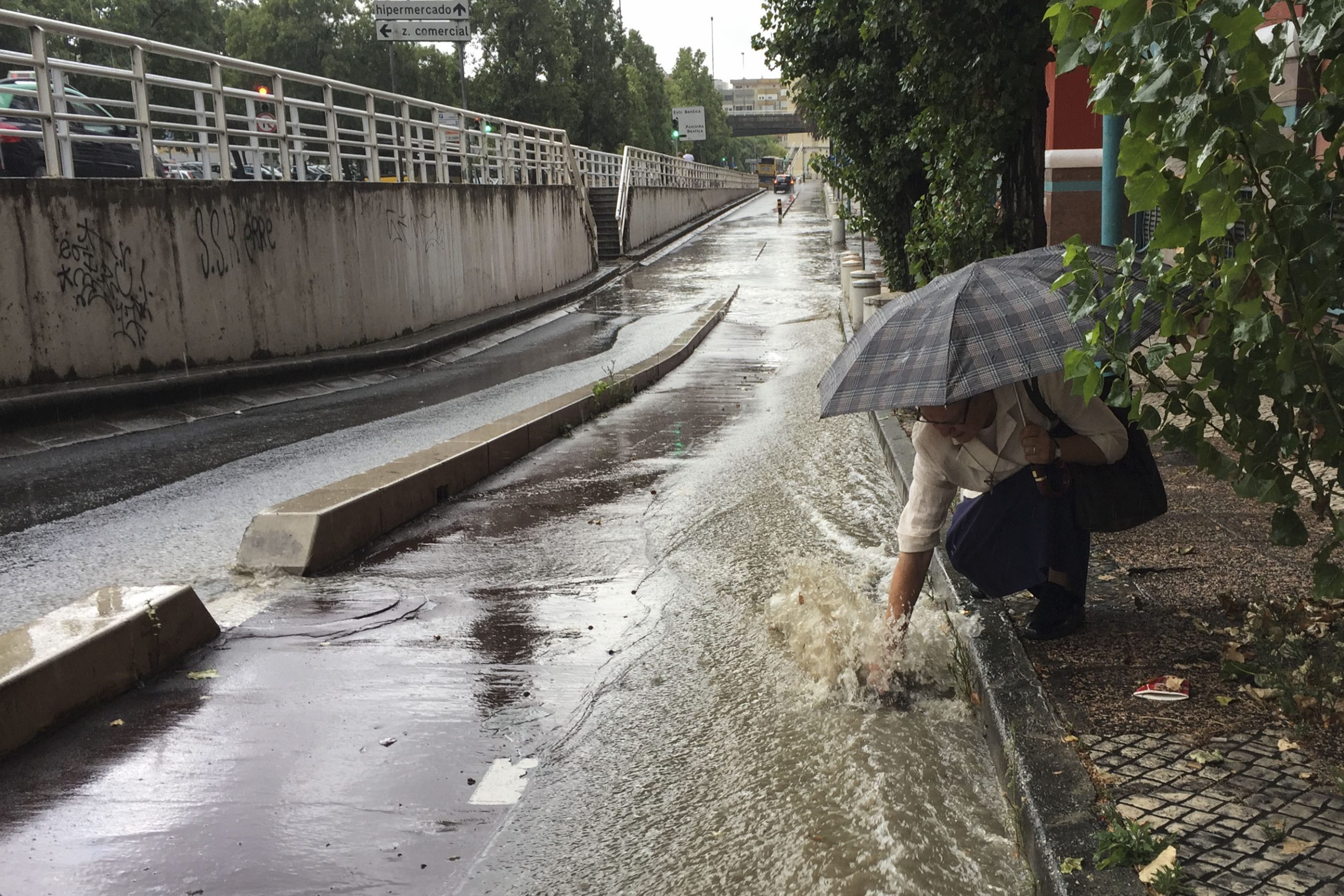 Depressão Bárbara. Condições meteorológicas vão agravar-se até às 18:00, 8 distritos com aviso vermelho