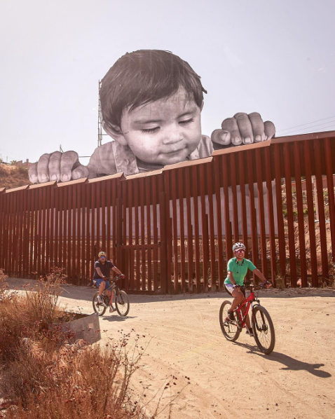 Há um ‘bebé gigante’ na fronteira dos EUA com o México