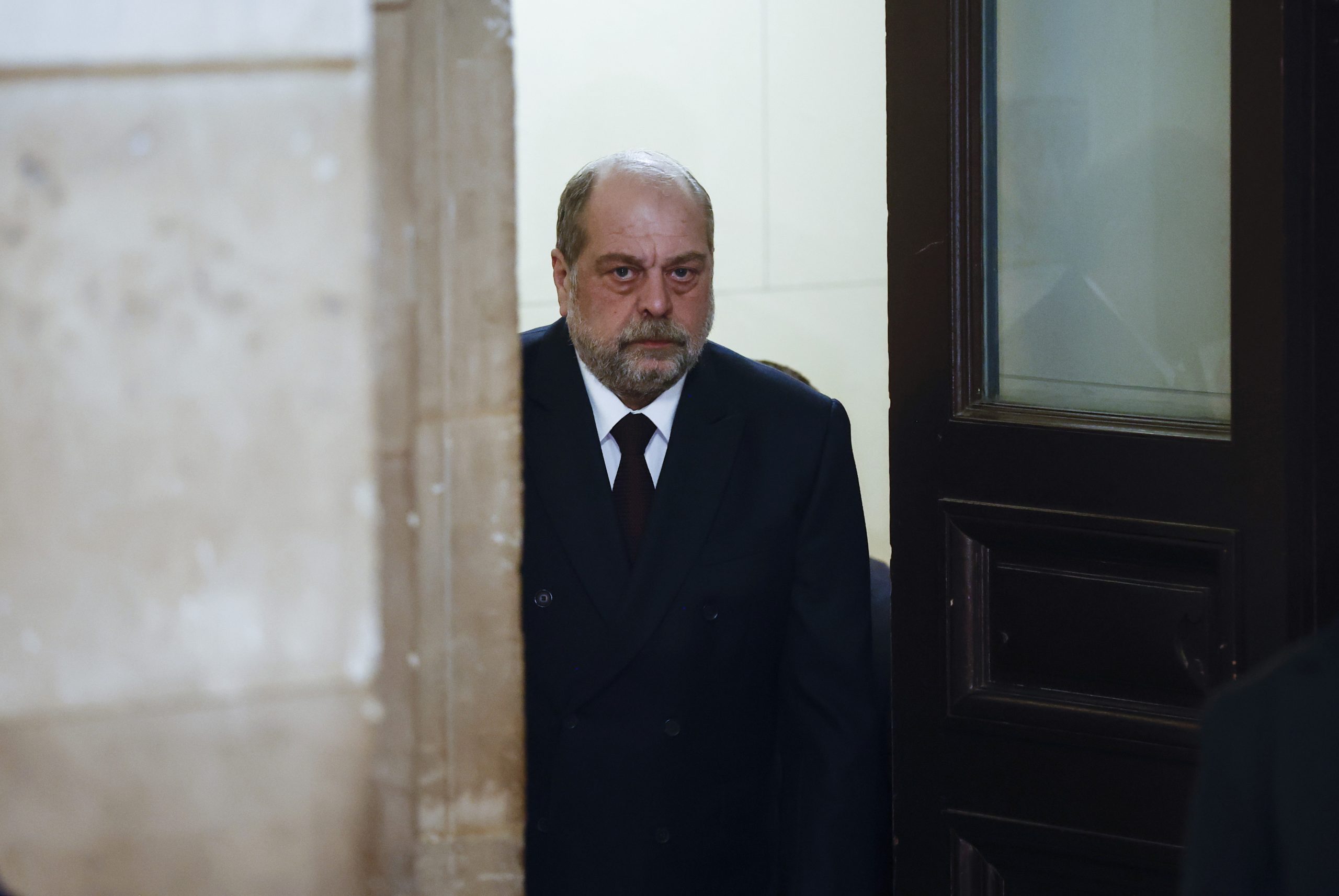 Situação inédita em França: Ministro da Justiça ilibado de abuso de poder