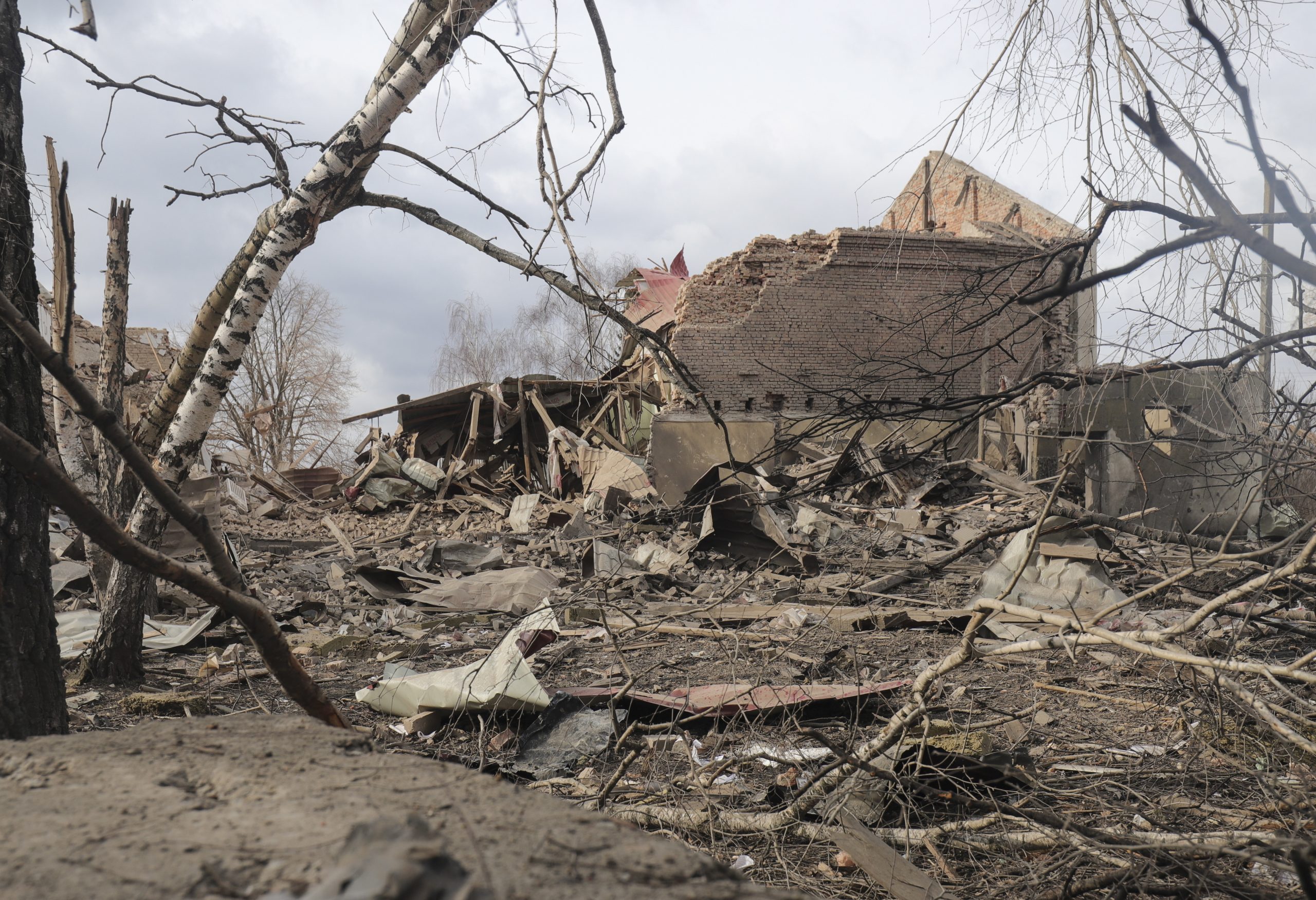 Retirada de cidadãos de Mariupol adiada por violações do cessar-fogo