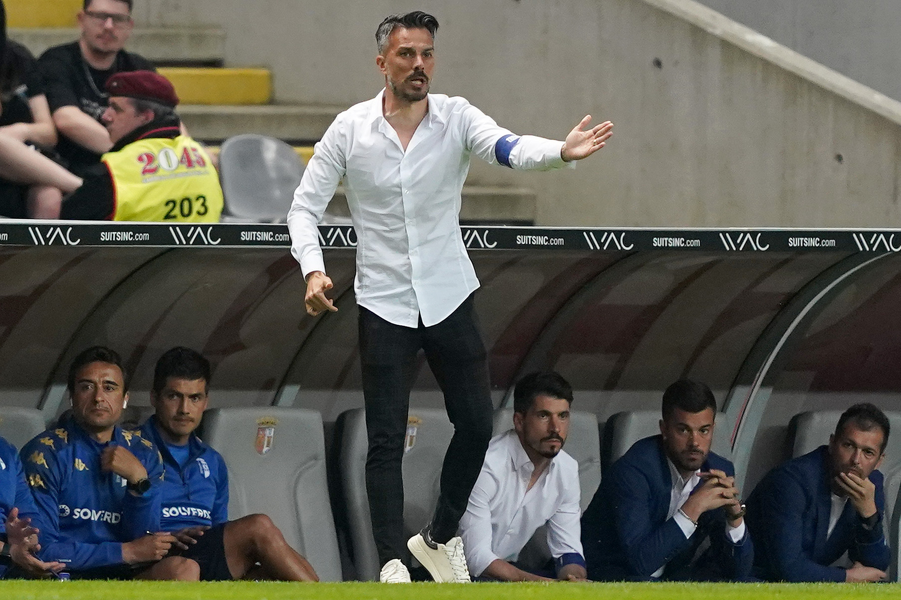 Técnico do despromovido Vizela quer “competir e ganhar” perante ‘aflito’ Estrela