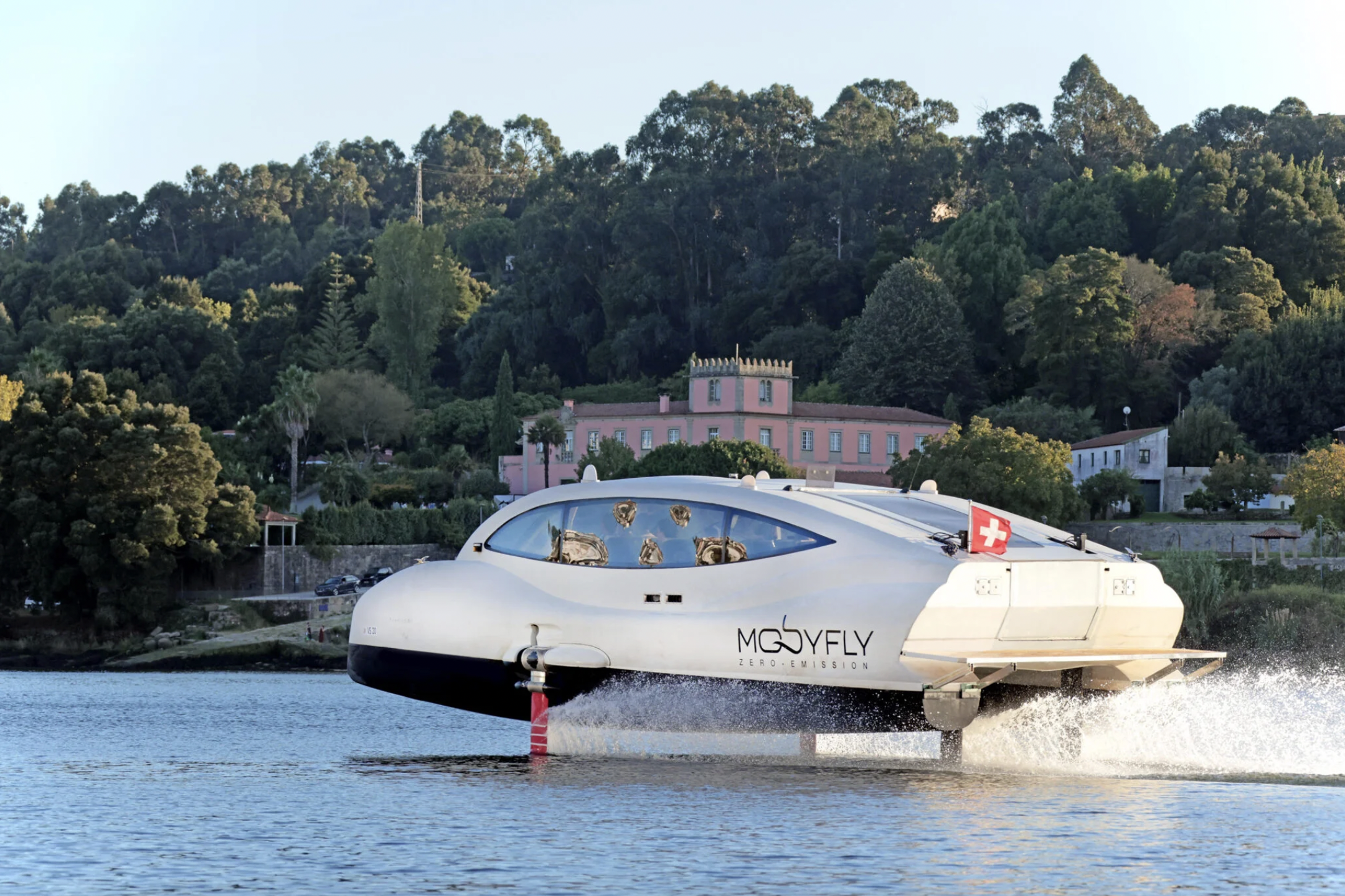 A MobyFly quer revolucionar o transporte aquático com barcos elétricos “voadores”