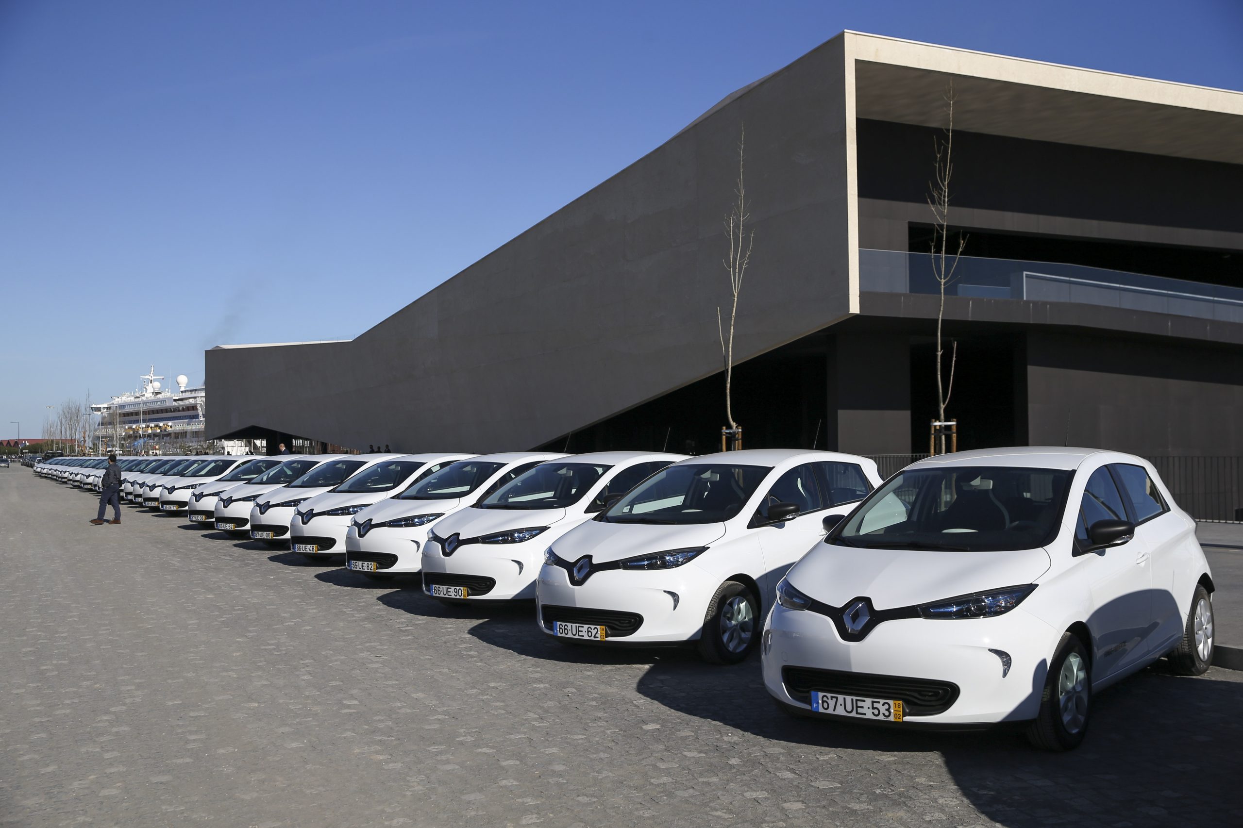 Administração pública com mais 159 veículos elétricos financiados pelo Fundo Ambiental