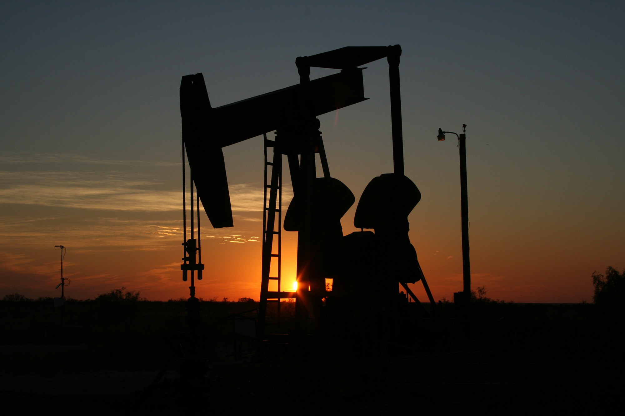 Agência Internacional de Energia liberta 400 milhões de barris das reservas estratégicas